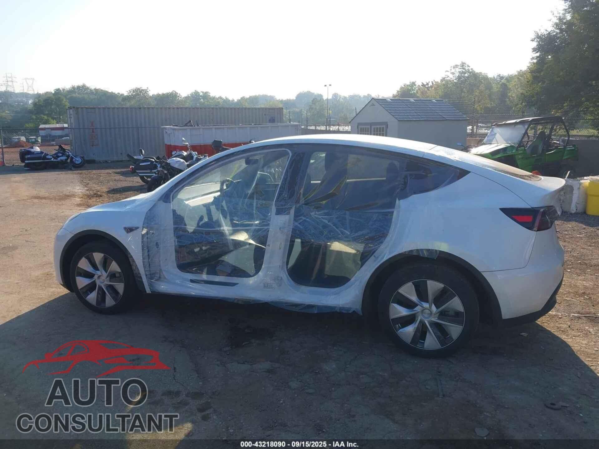 TESLA MODEL Y 2023 - 7SAYGAEEXPF589727