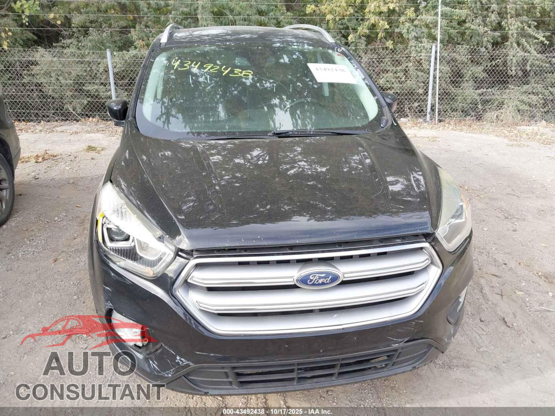FORD ESCAPE 2017 - 1FMCU9J90HUB07021