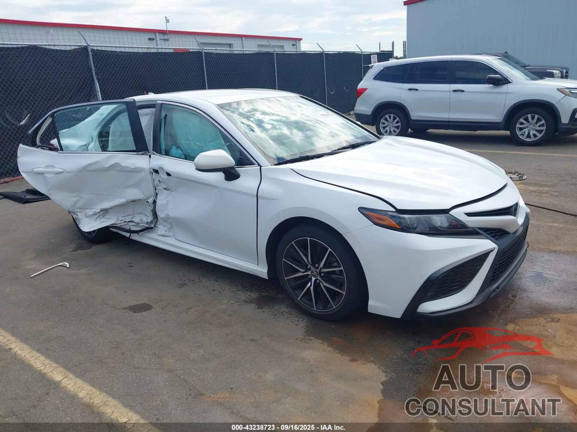 TOYOTA CAMRY 2021 - 4T1G11AK0MU532599