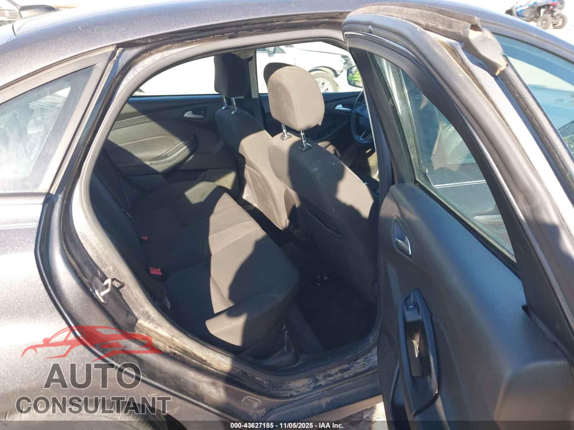 FORD FOCUS 2015 - 1FADP3F24FL374082