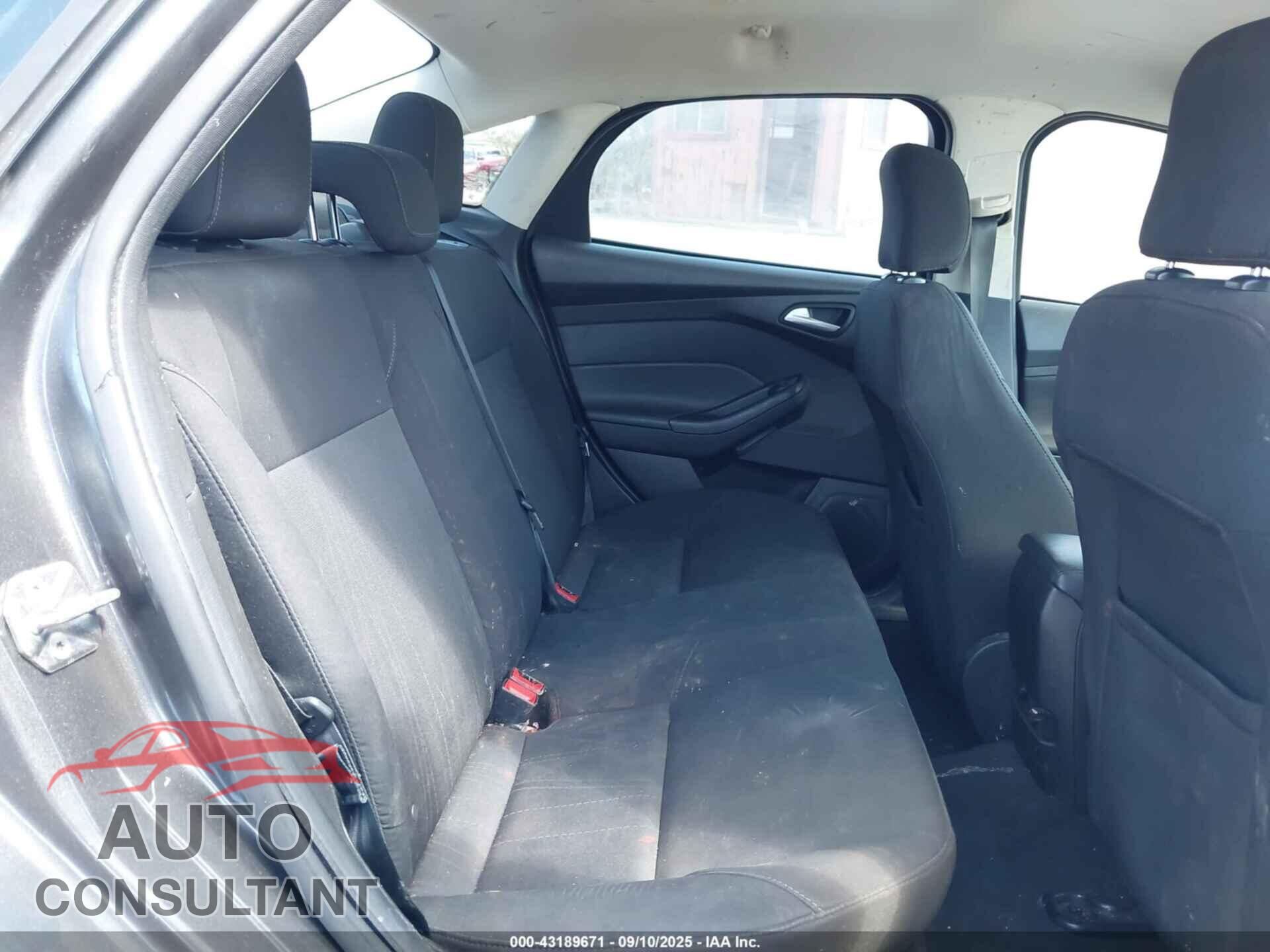 FORD FOCUS 2016 - 1FADP3F25GL276051
