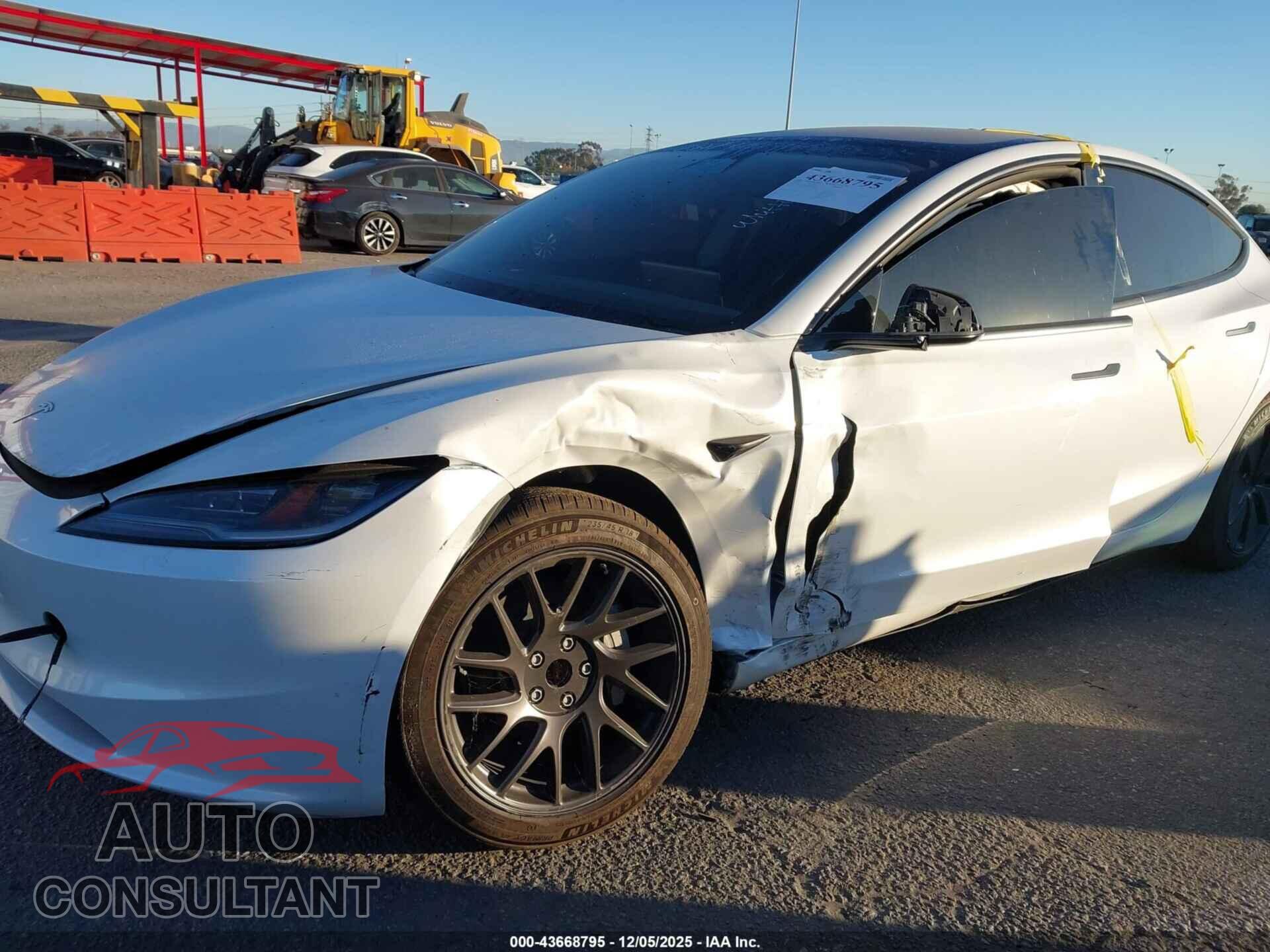 TESLA MODEL 3 2024 - 5YJ3E1EA6RF868430