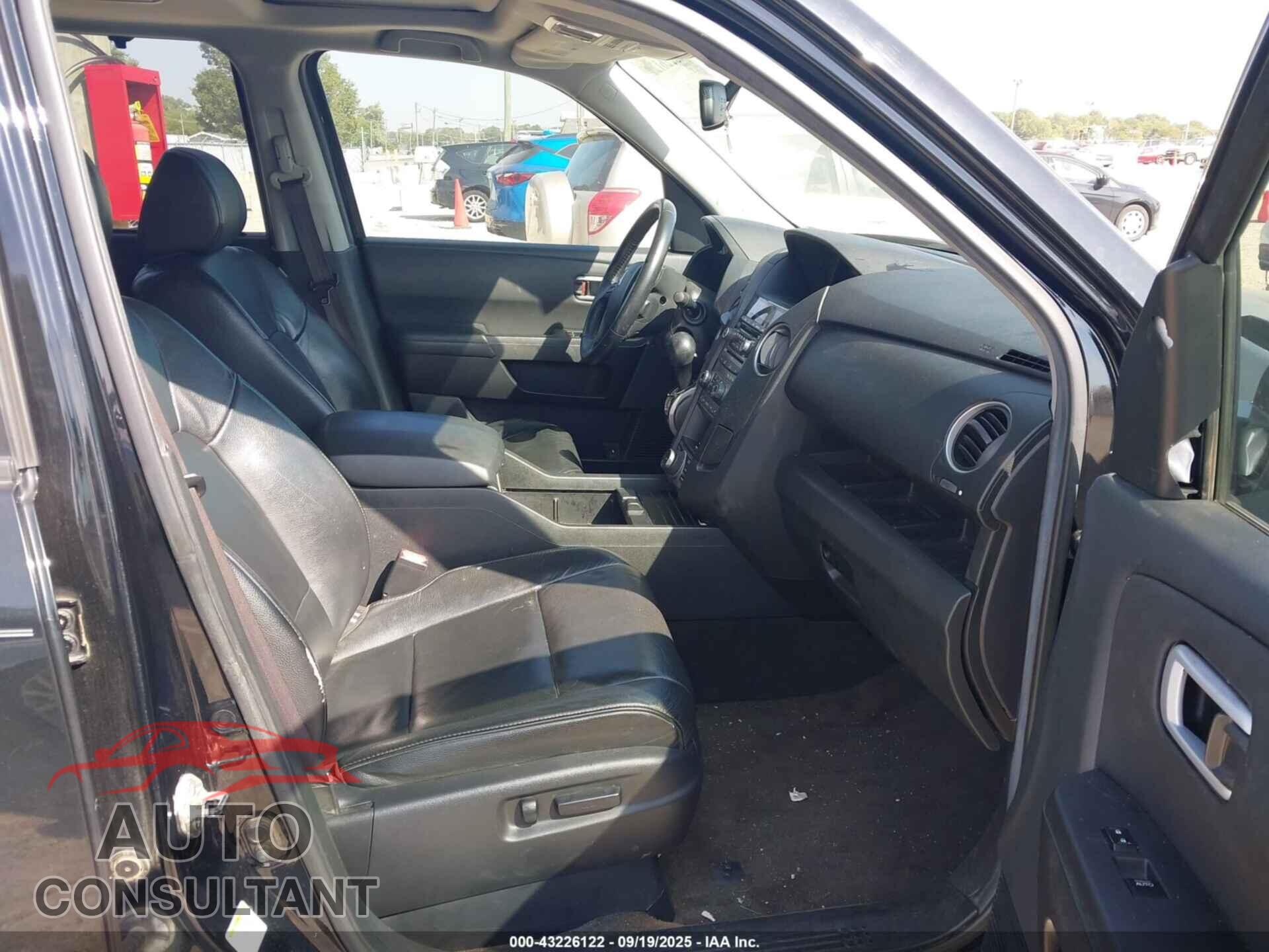 HONDA PILOT 2013 - 5FNYF4H92DB038607