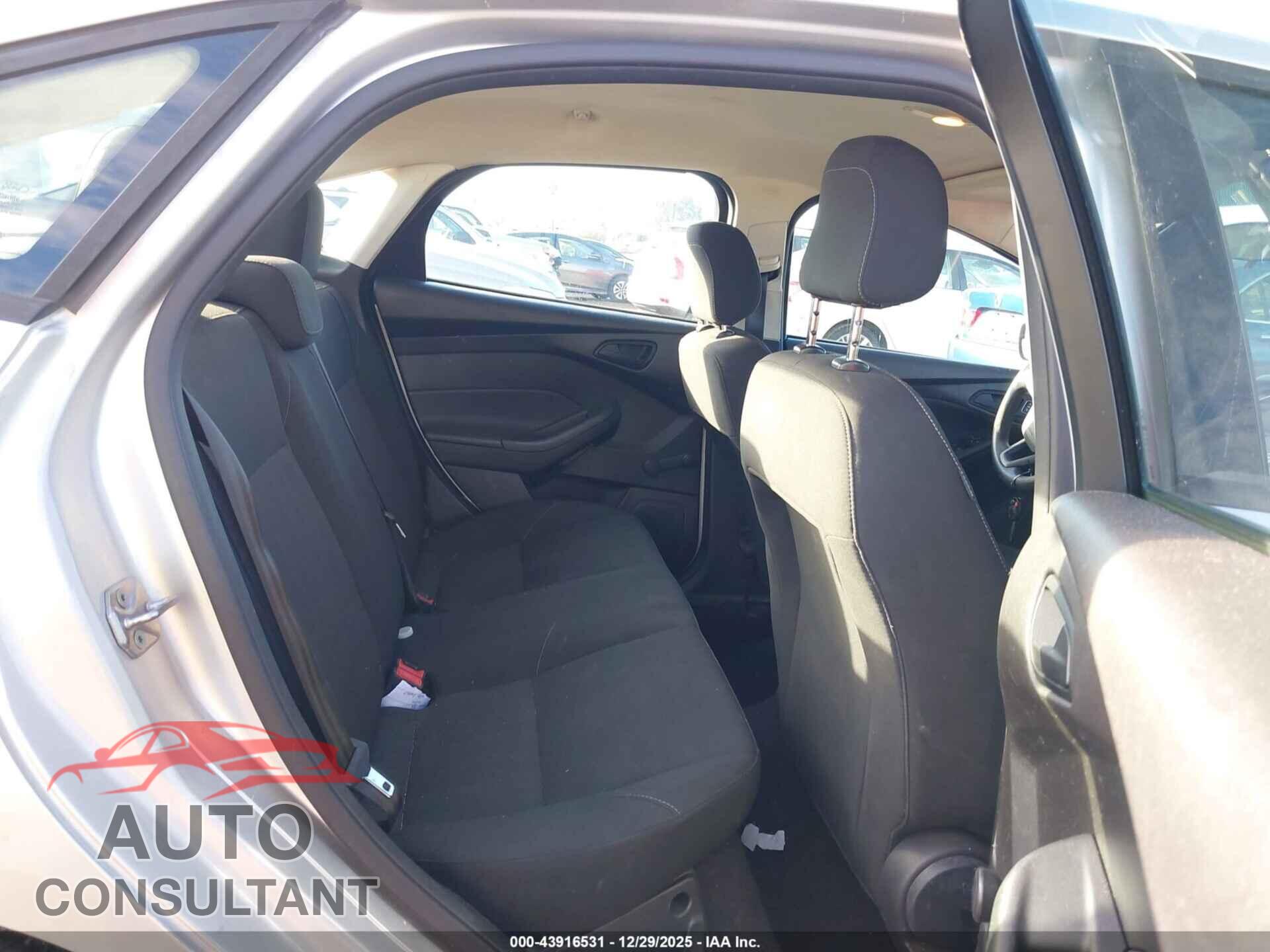 FORD FOCUS 2015 - 1FADP3E24FL335994