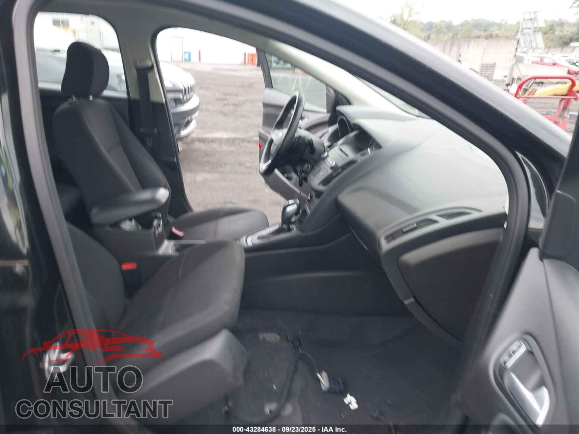 FORD FOCUS 2015 - 1FADP3K23FL274058