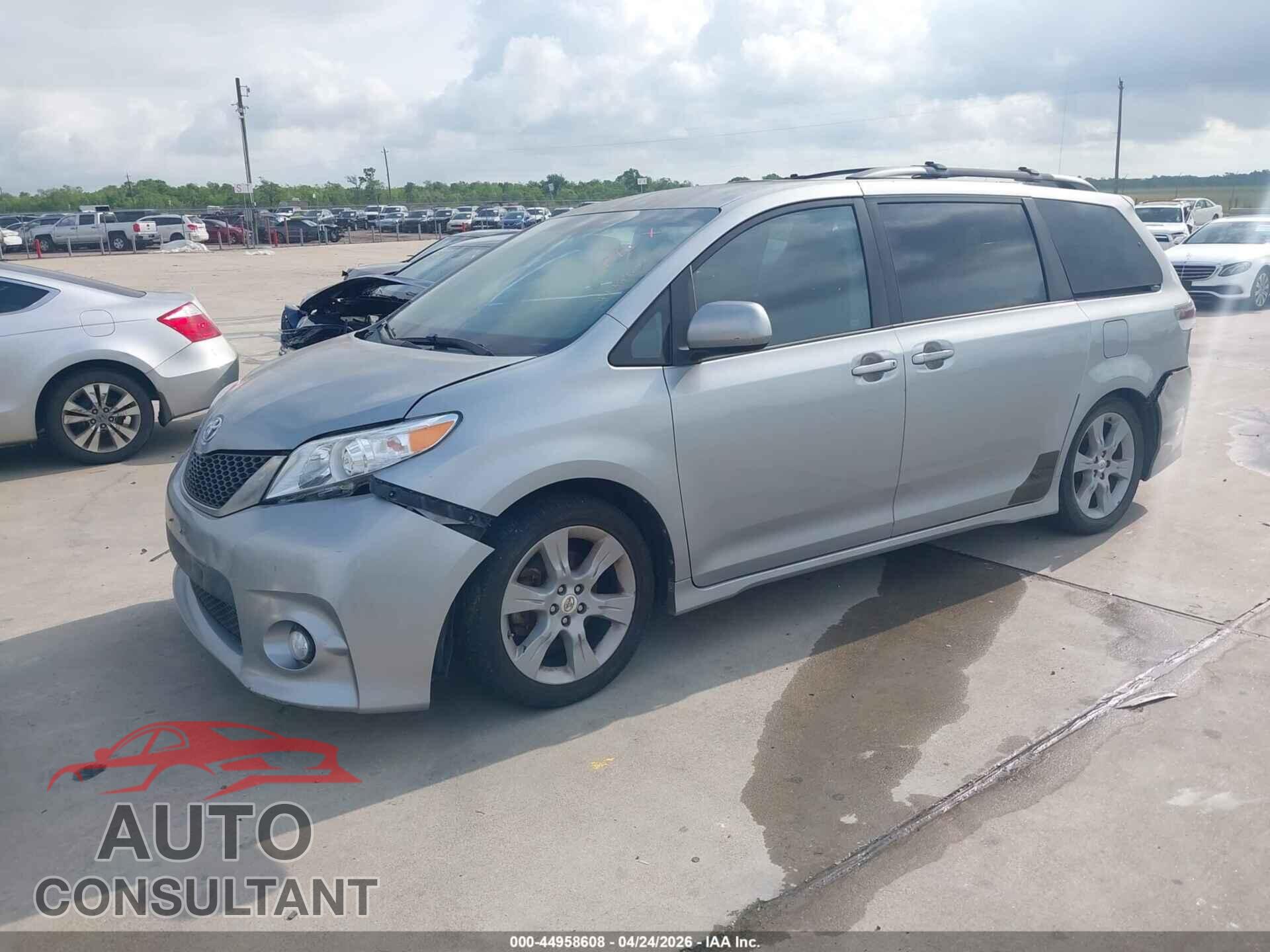 TOYOTA SIENNA 2011 - 5TDXK3DC0BS064831