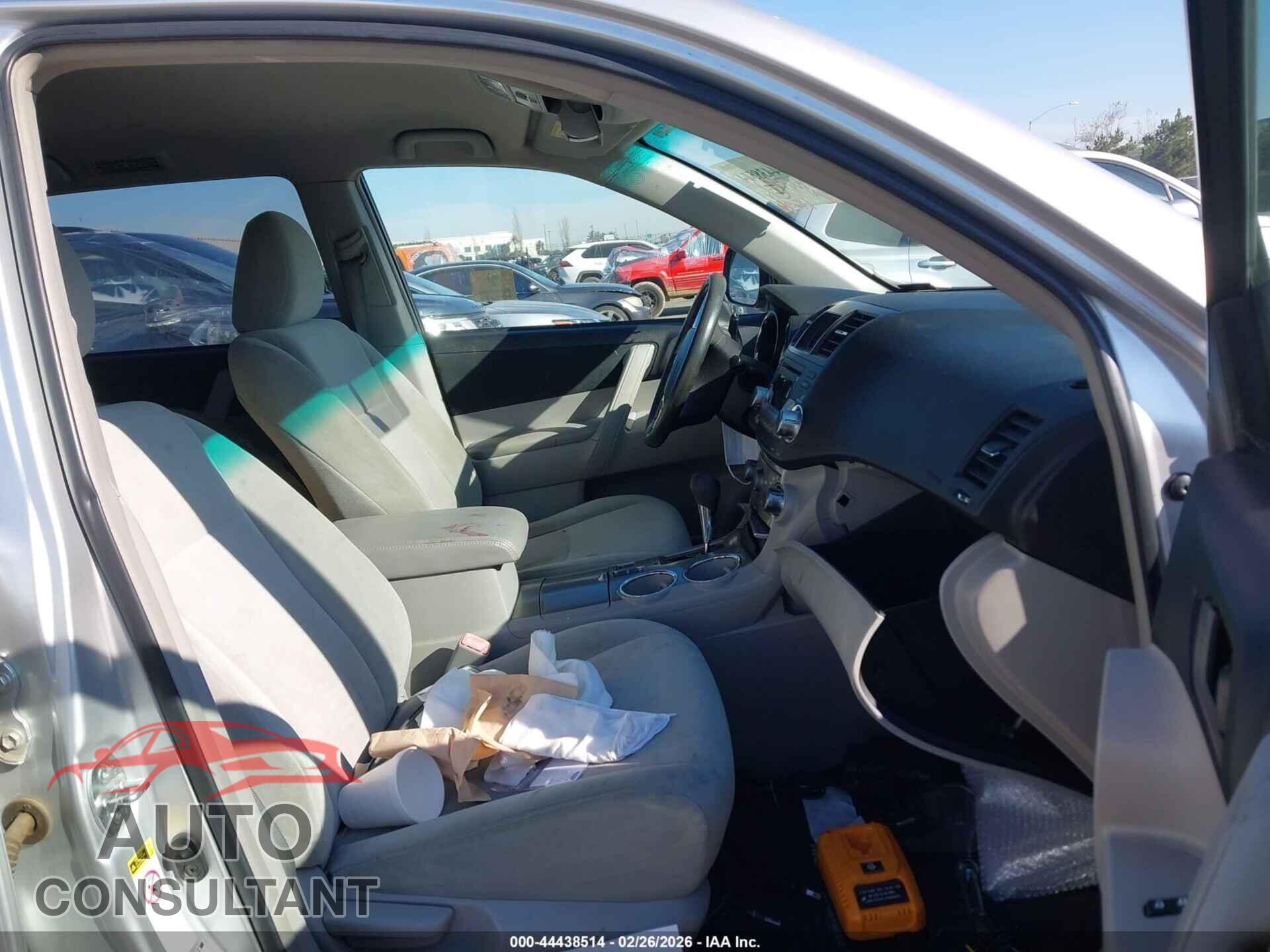 TOYOTA HIGHLANDER 2011 - 5TDBK3EH8BS051829