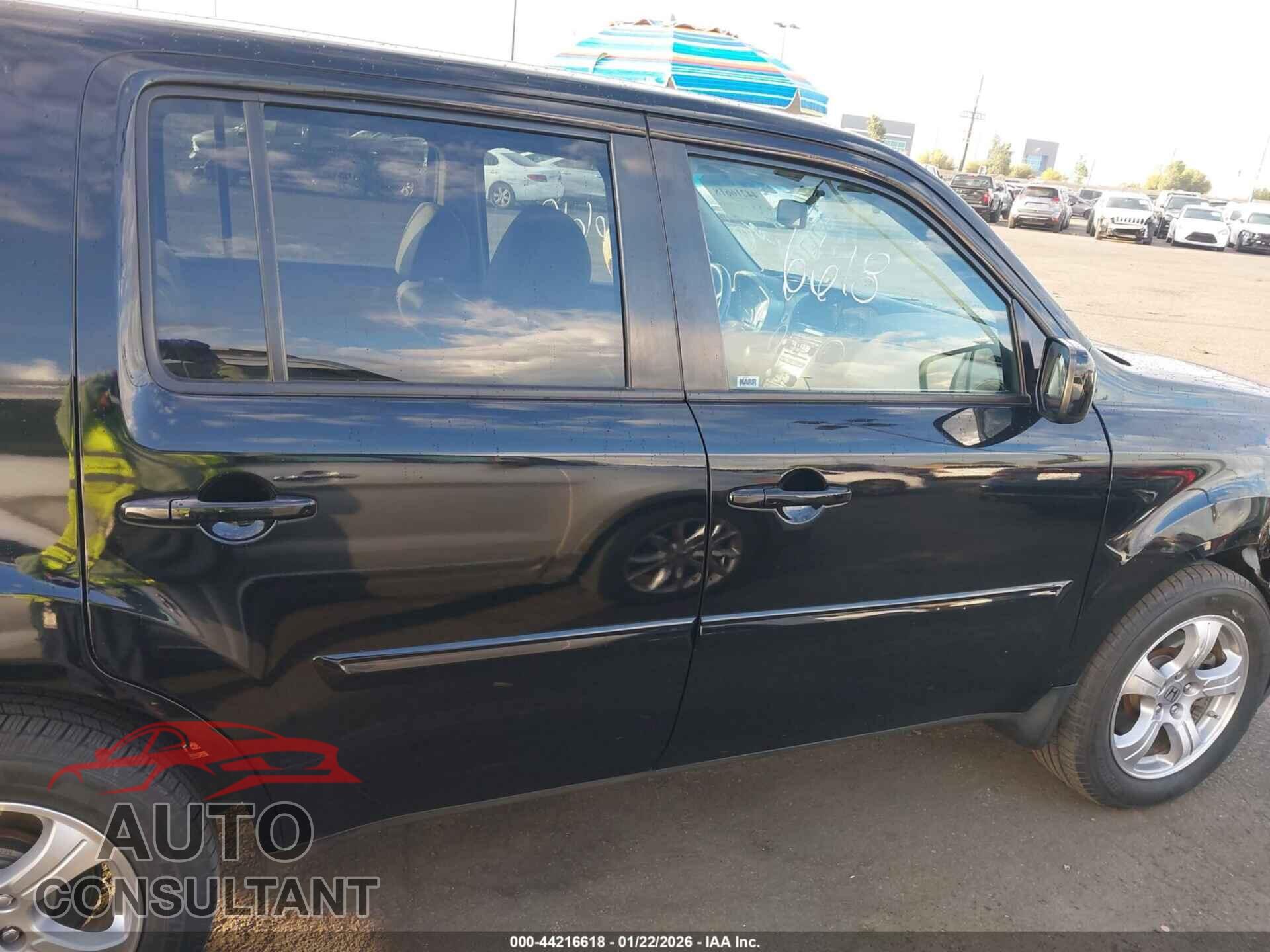 HONDA PILOT 2015 - 5FNYF3H66FB016192