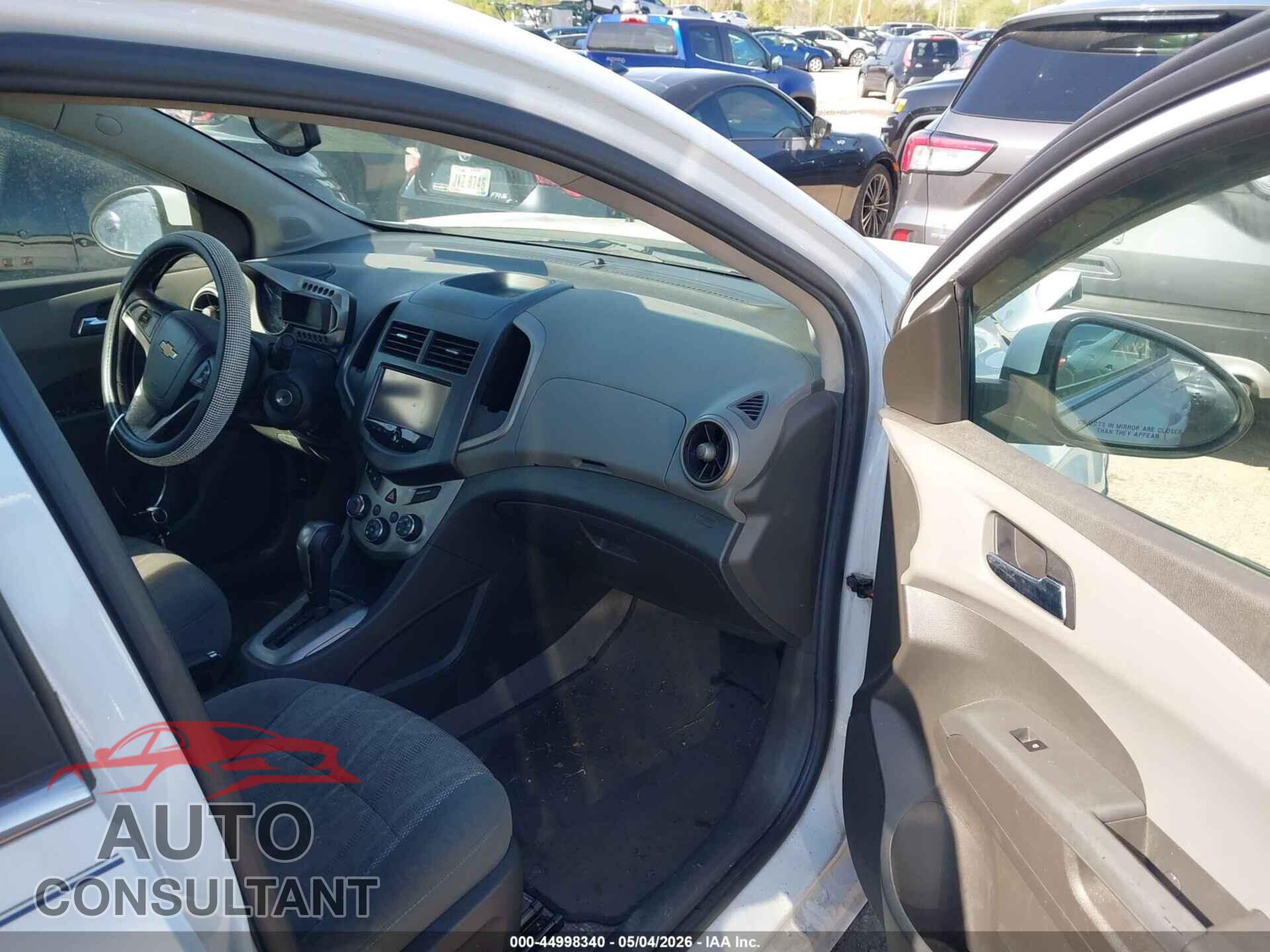 CHEVROLET SONIC 2013 - 1G1JC5SH2D4180665