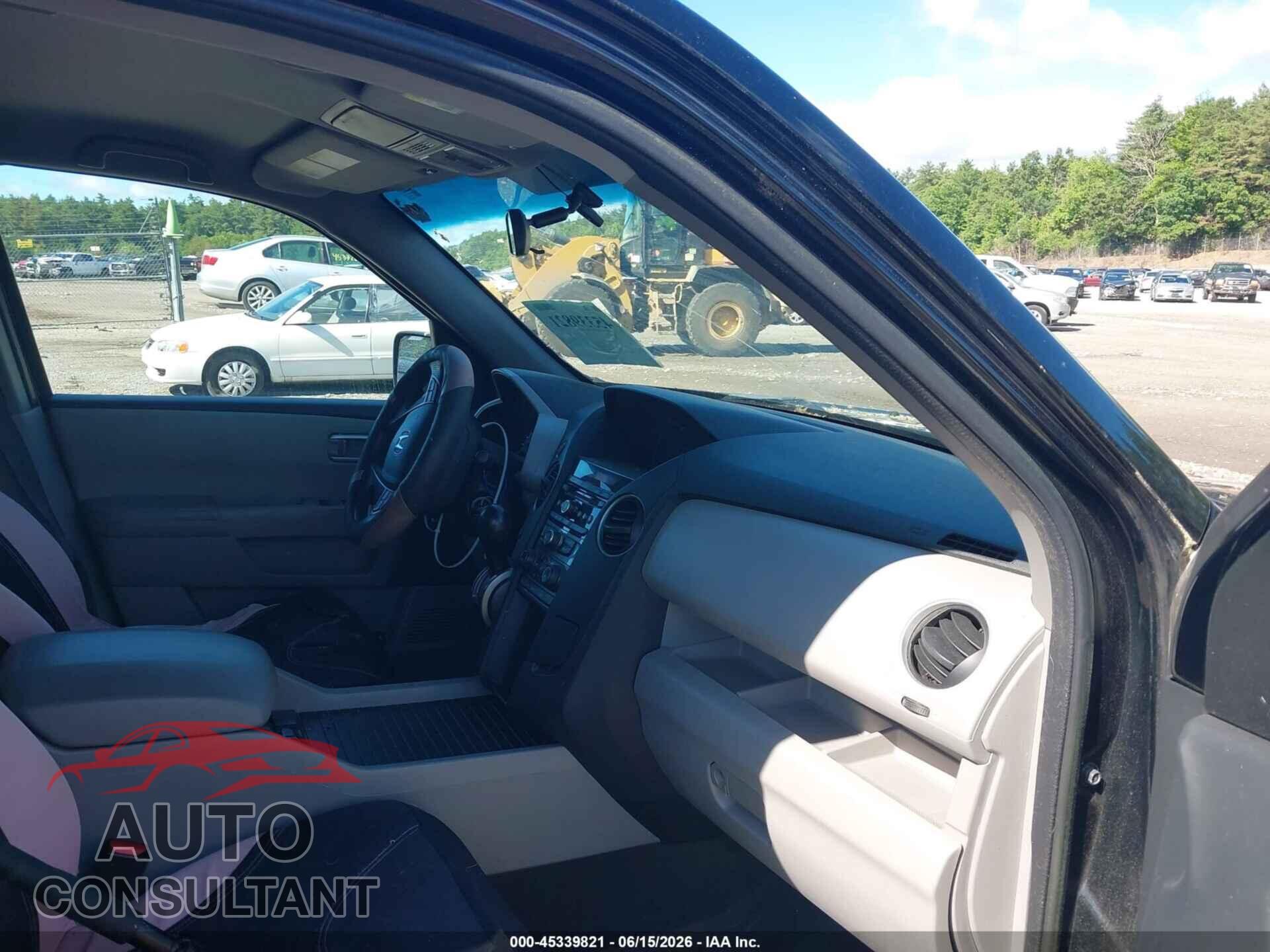 HONDA PILOT 2015 - 5FNYF4H28FB044482