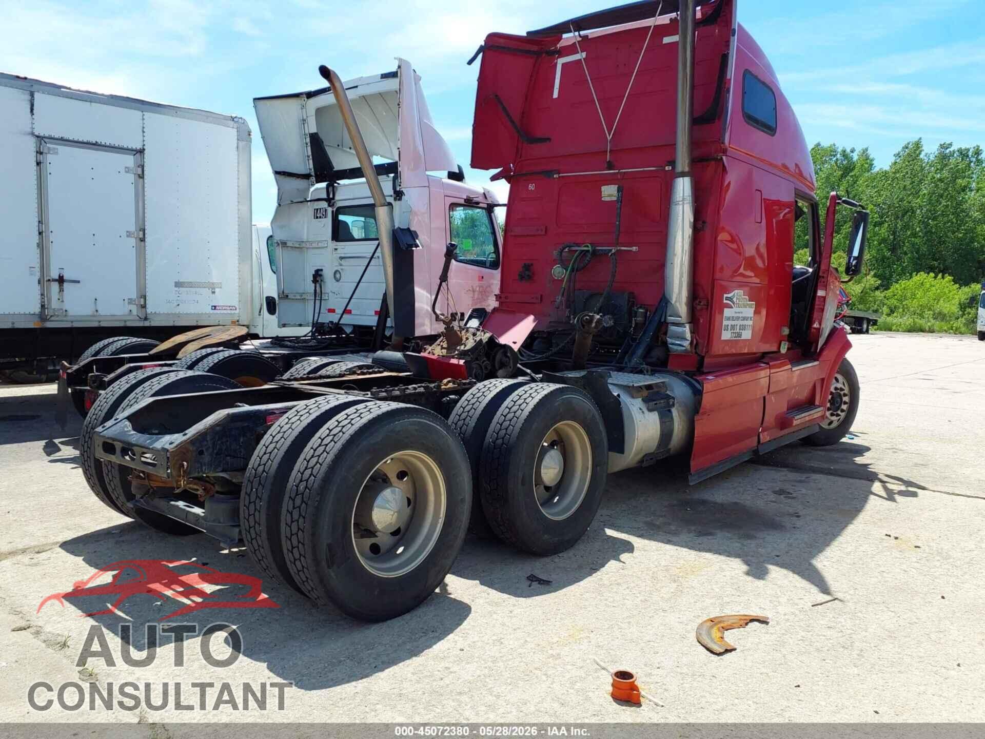 VOLVO VN 2013 - 4V4NC9EH8DN131819