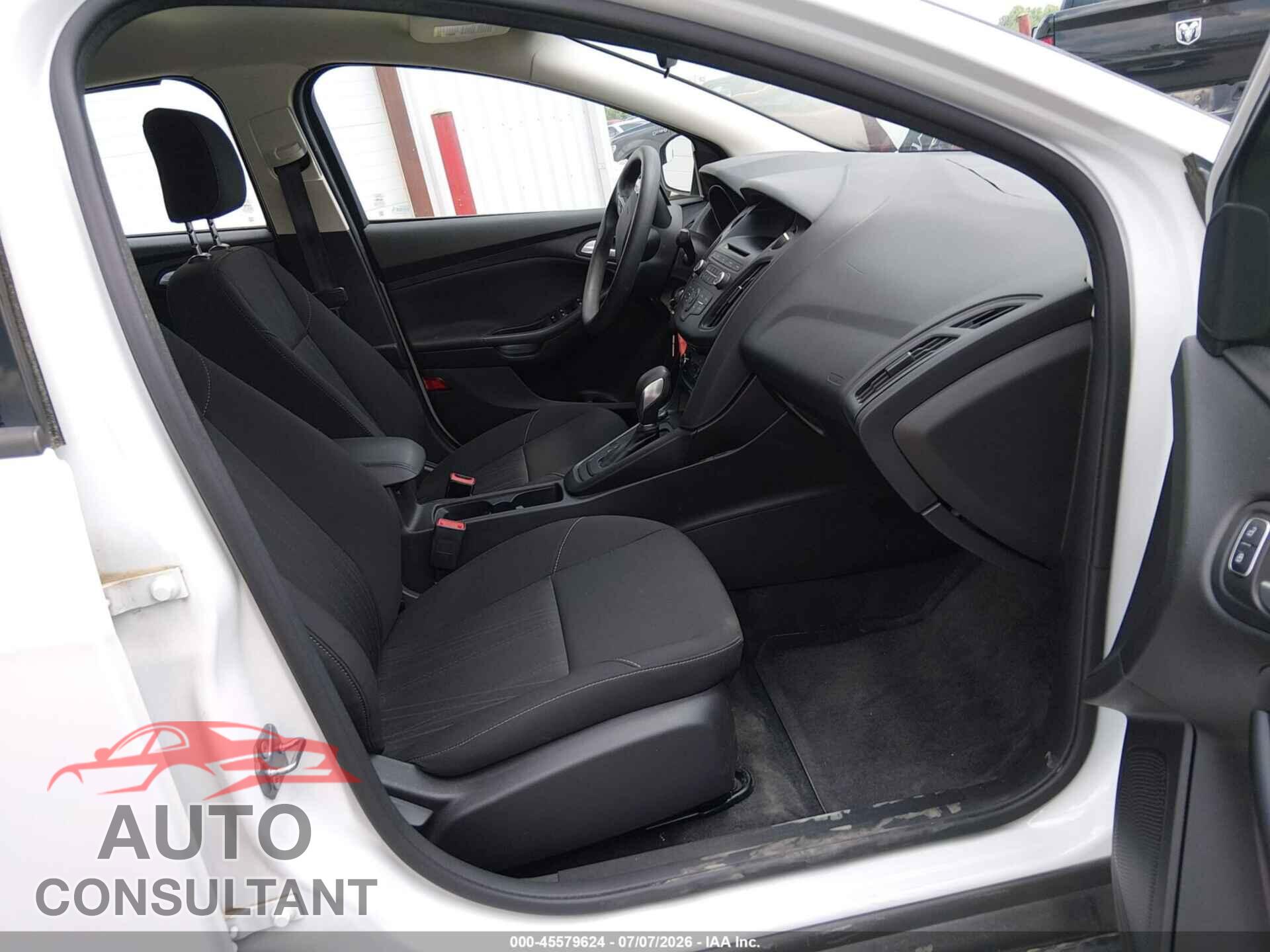 FORD FOCUS 2017 - 1FADP3F26HL320172