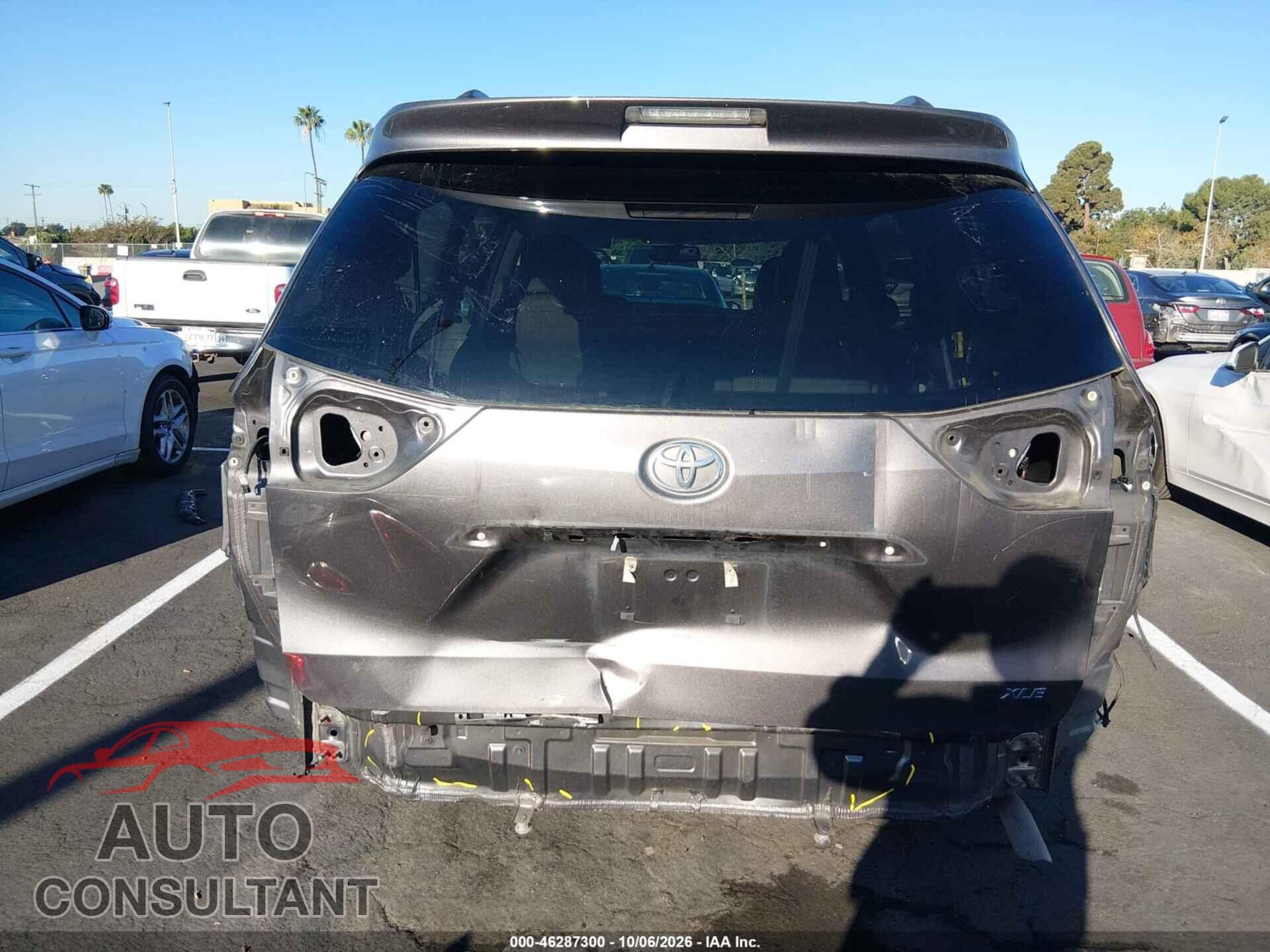TOYOTA SIENNA 2011 - 5TDYK3DC1BS172279