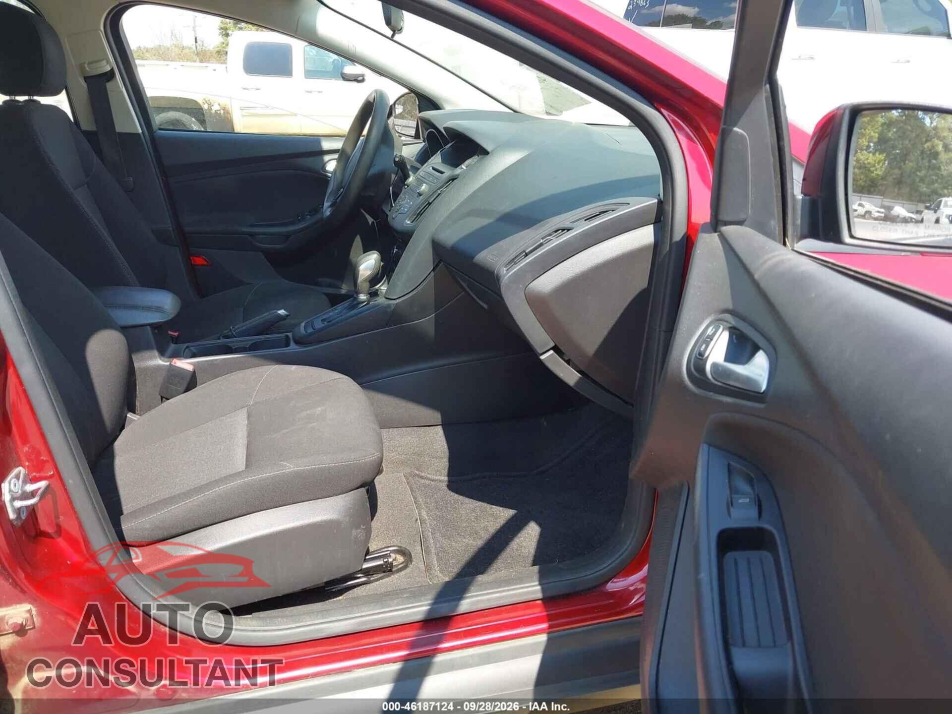 FORD FOCUS 2017 - 1FADP3K26HL210518