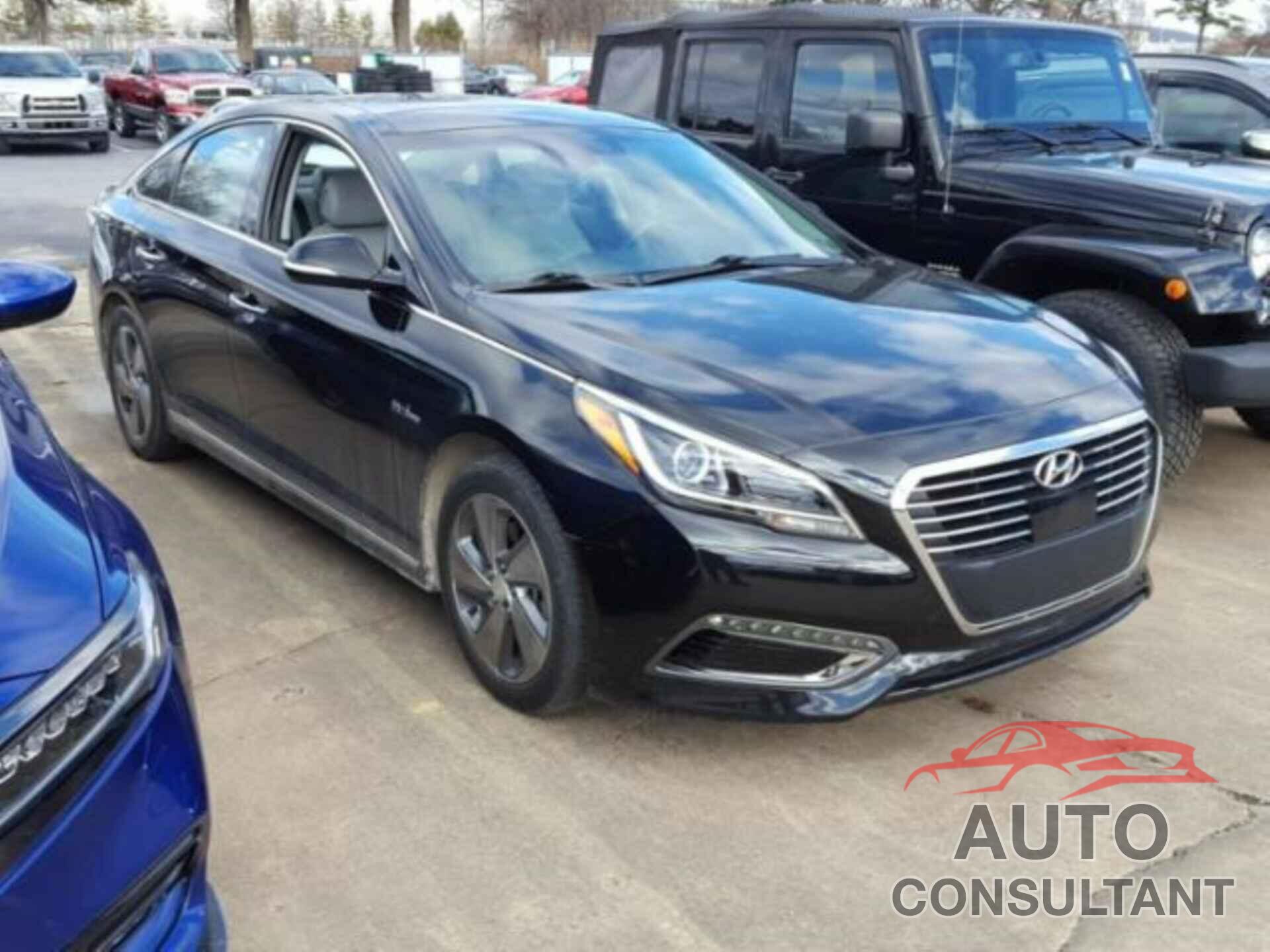 HYUNDAI SONATA HYBRID 2017 - KMHE34L13HA058176