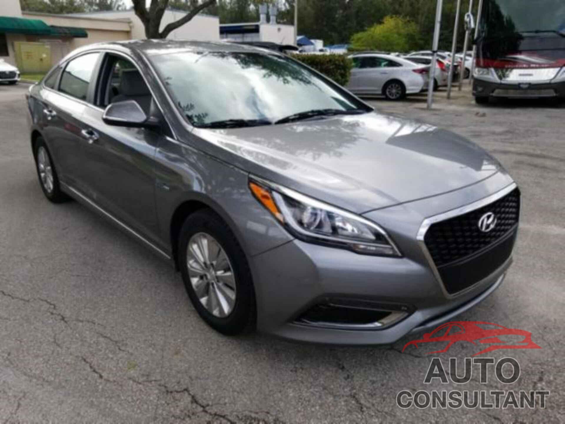 HYUNDAI SONATA HYBRID 2017 - KMHE24L33HA069196