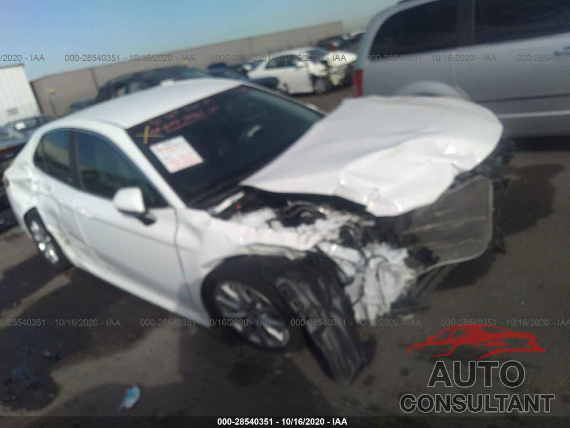 TOYOTA CAMRY 2018 - 4T1B11HK5JU003841