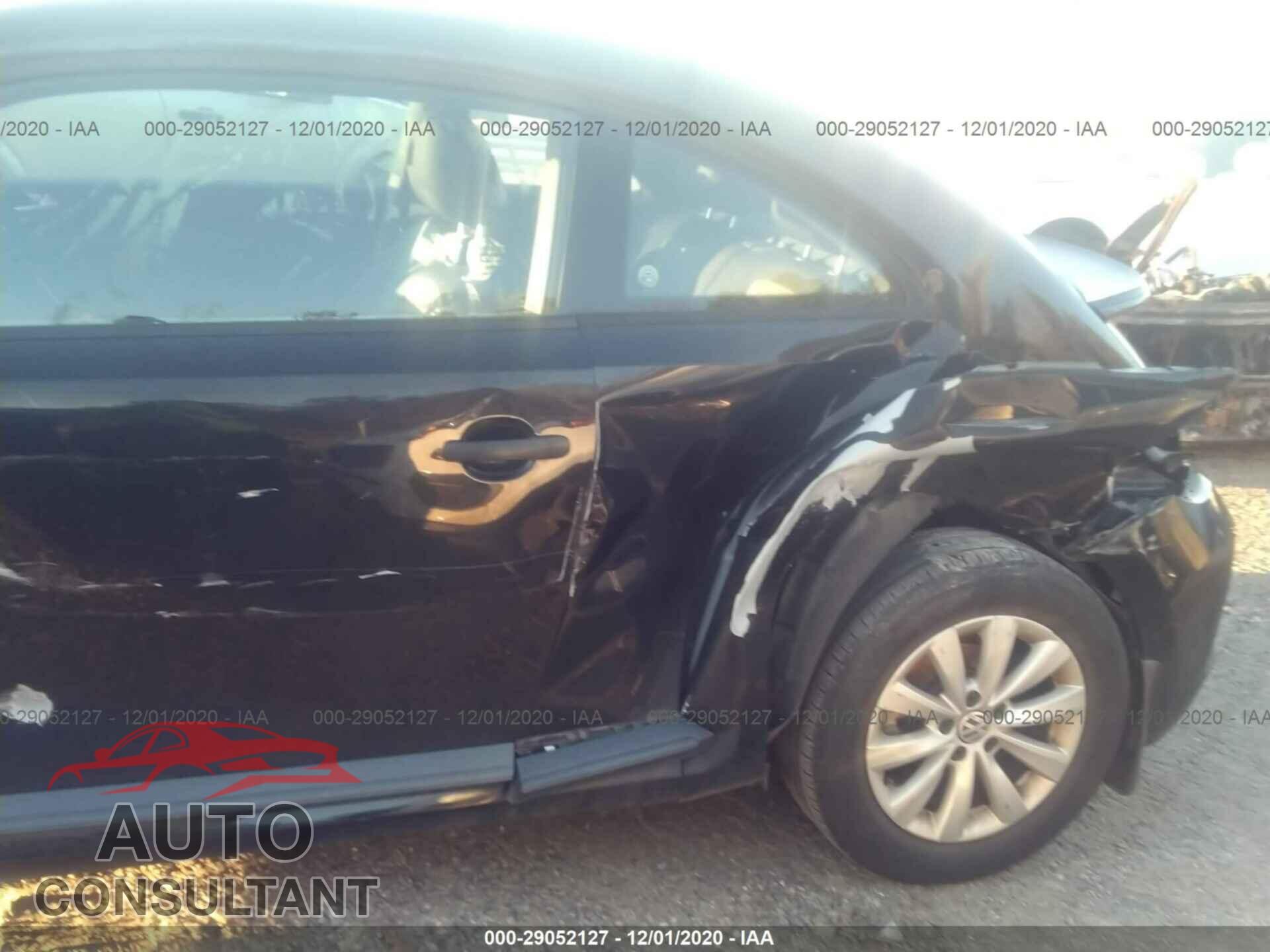 VOLKSWAGEN BEETLE 2017 - 3VWF17AT4HM615911