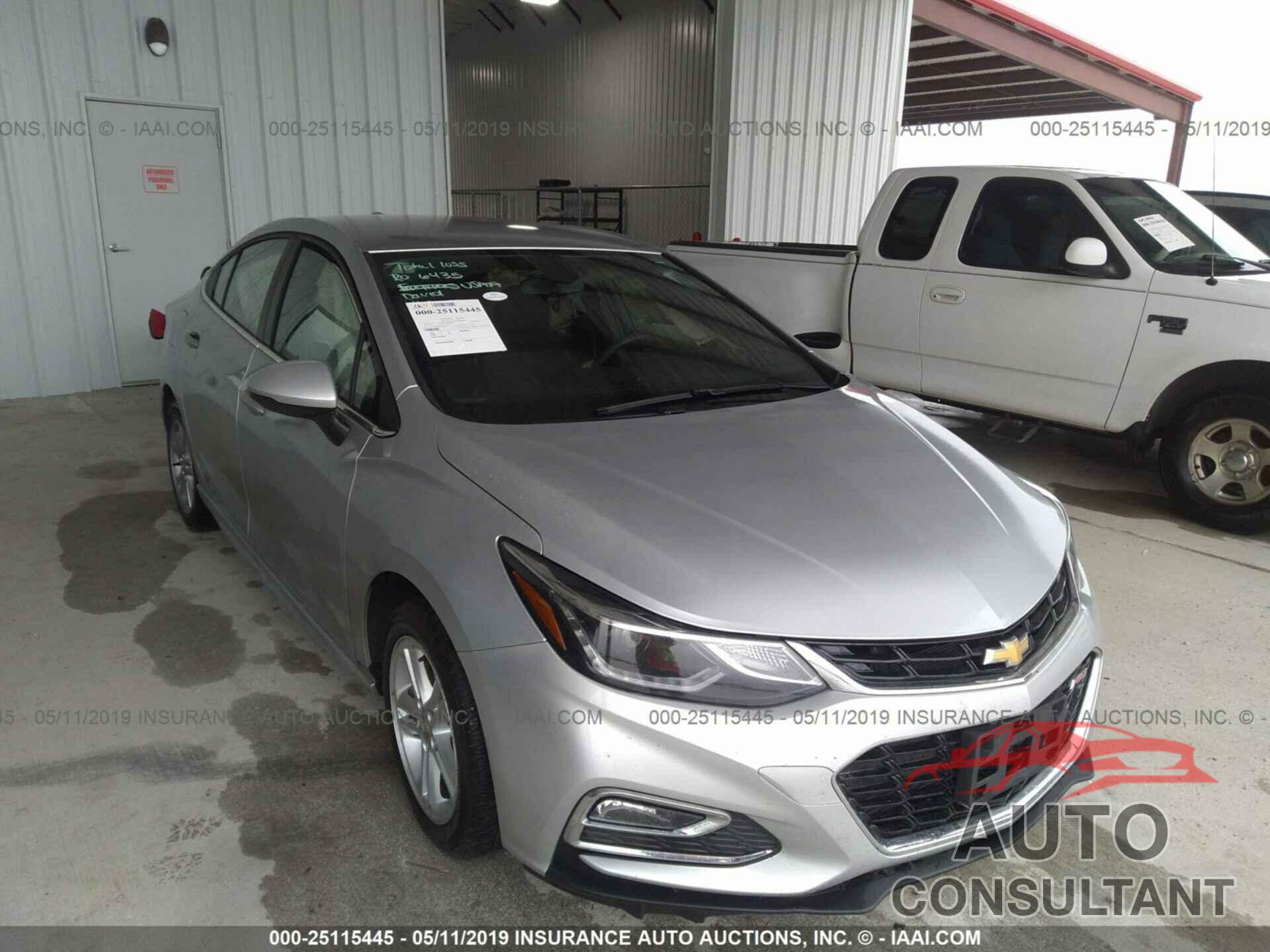 CHEVROLET CRUZE 2018 - 1G1BE5SM3J7205790