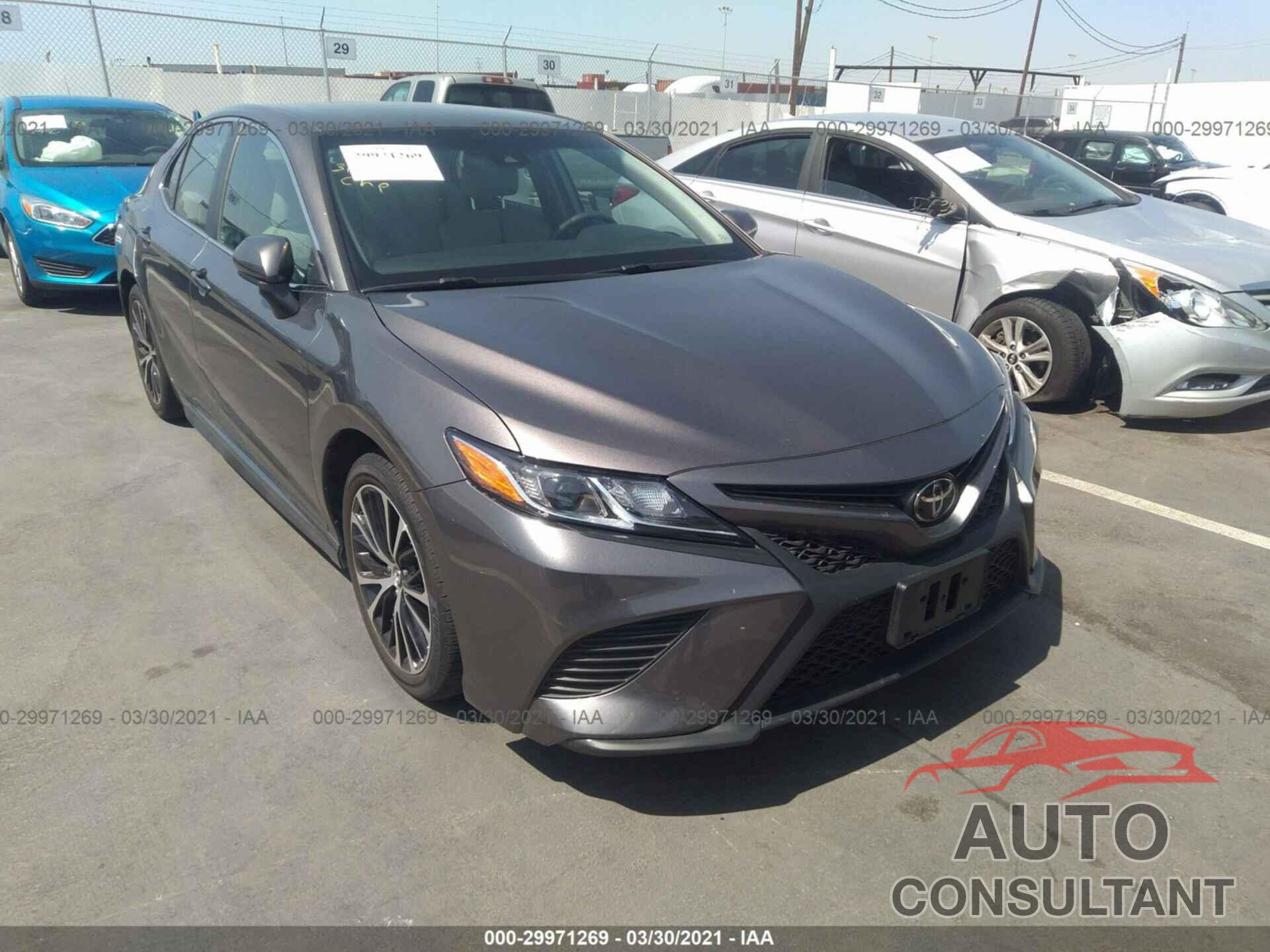 TOYOTA CAMRY 2018 - 4T1B11HK1JU009748