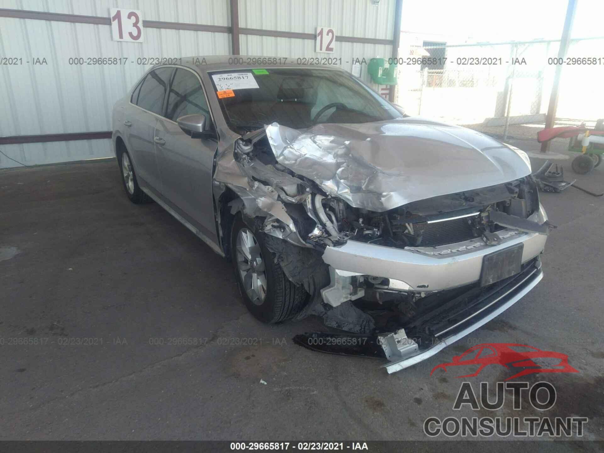 VOLKSWAGEN PASSAT 2017 - 1VWAT7A34HC072968