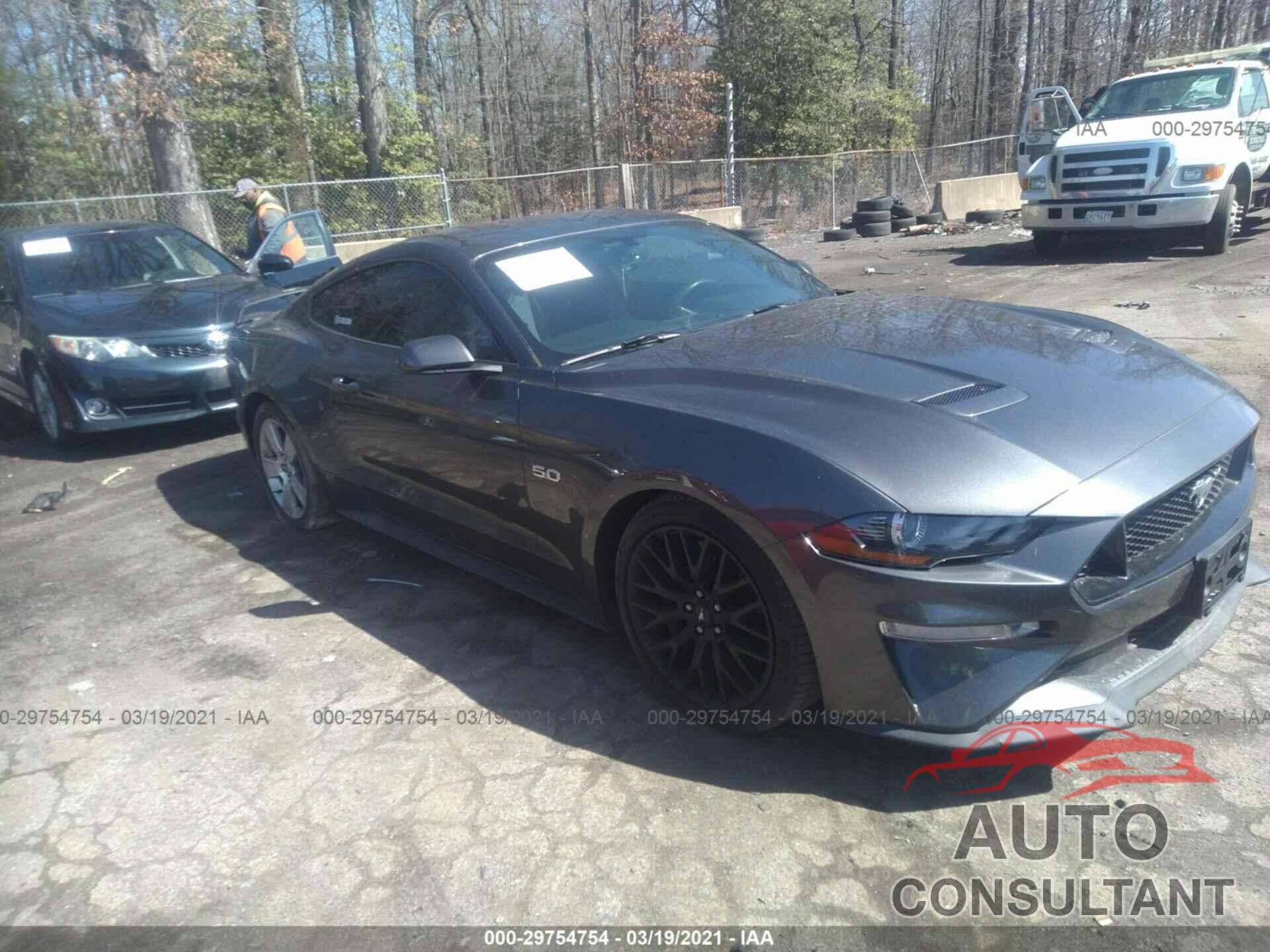 FORD MUSTANG 2018 - 1FA6P8CF5J5137627