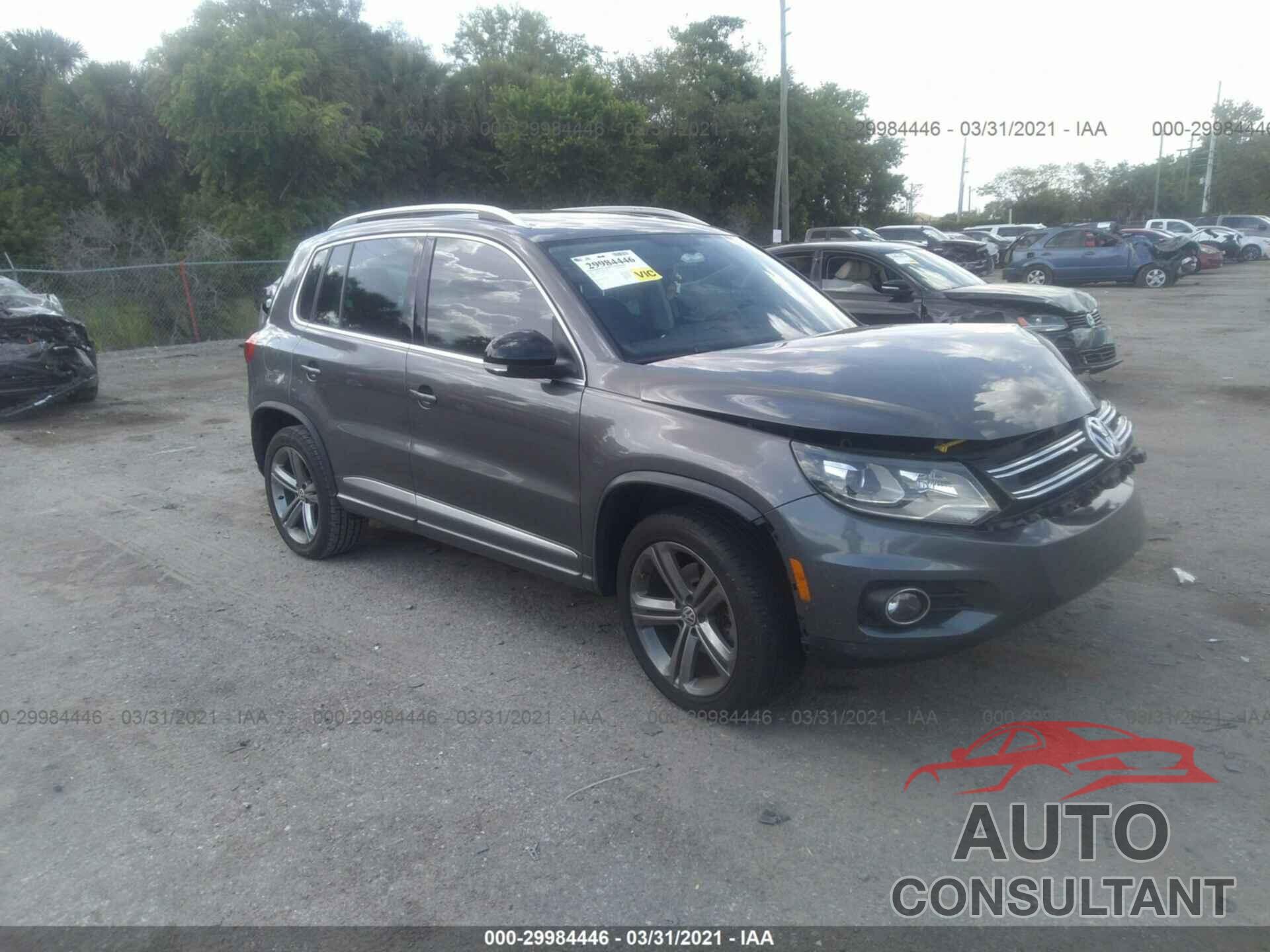 VOLKSWAGEN TIGUAN 2017 - WVGTV7AX8HK017367