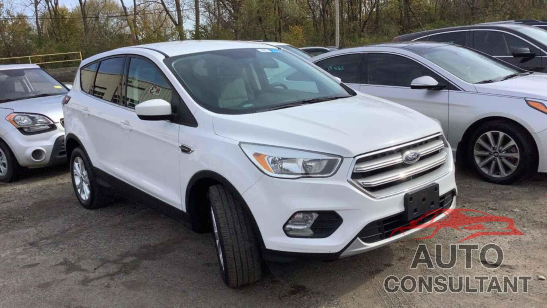 FORD ESCAPE 2017 - 1FMCU0GD1HUC68467