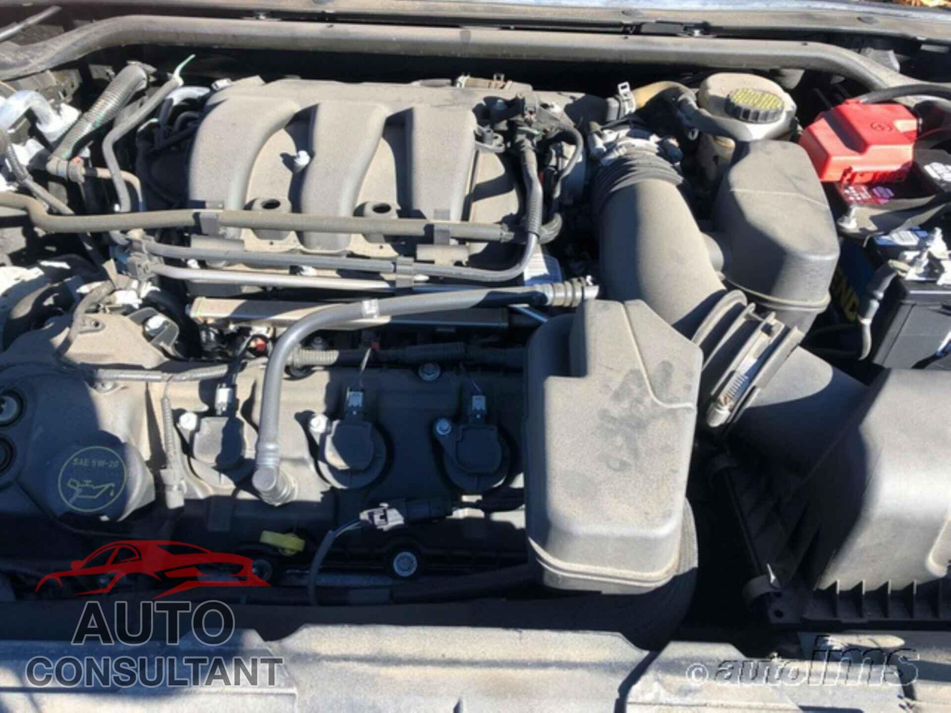 FORD TAURUS 2018 - 1FAHP2E80JG124020