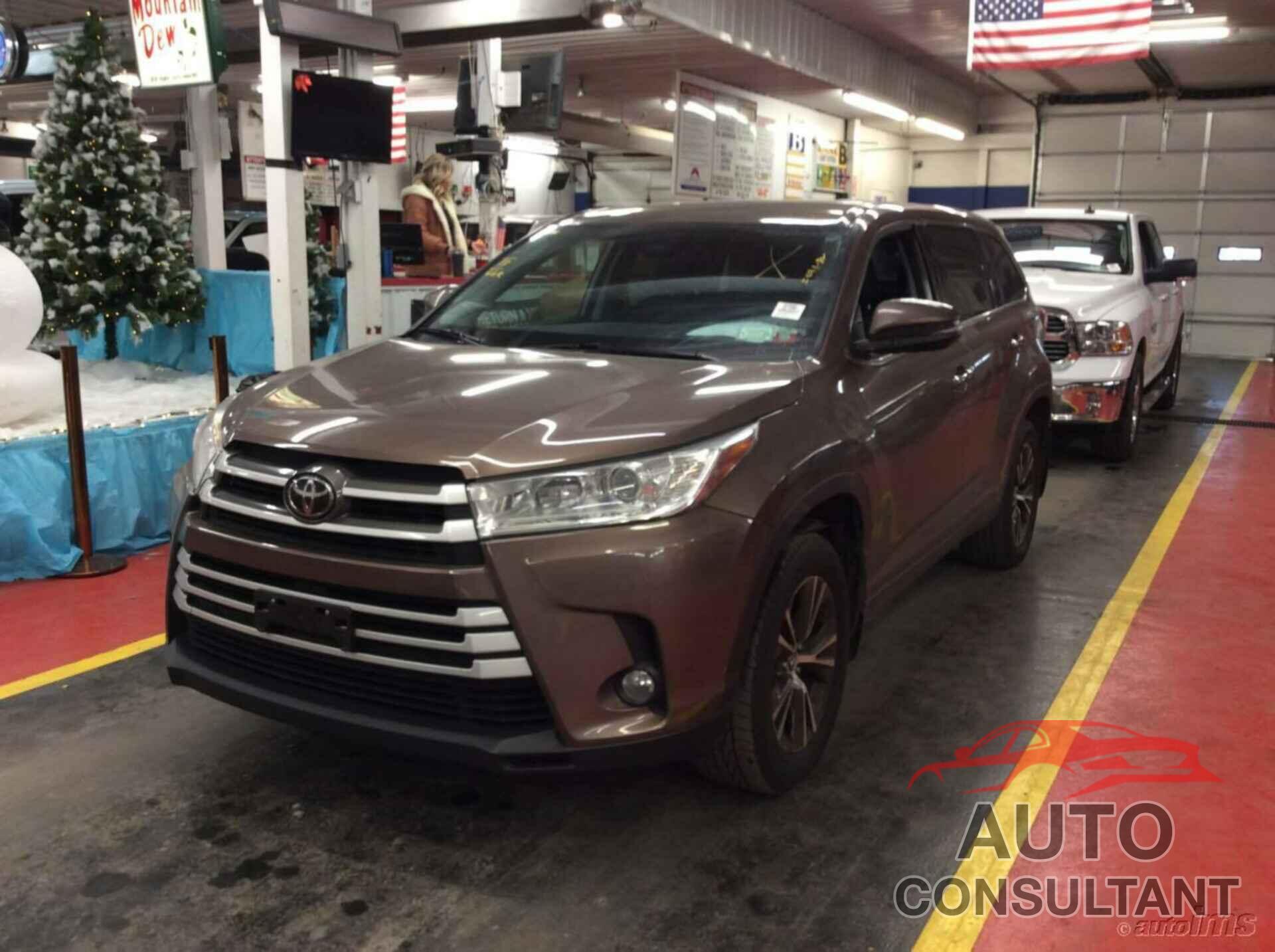 TOYOTA HIGHLANDER 2018 - 5TDBZRFH3JS818188