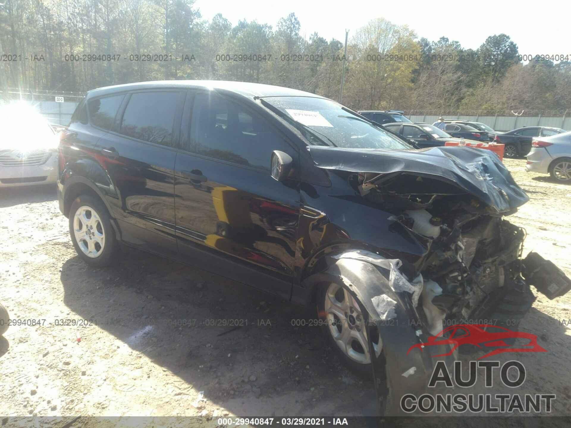 FORD ESCAPE 2017 - 1FMCU0F71HUC18597