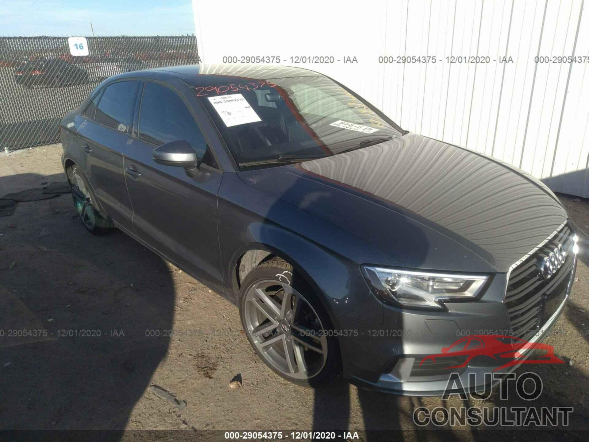 AUDI A3 SEDAN 2018 - WAUAUGFF5J1025157