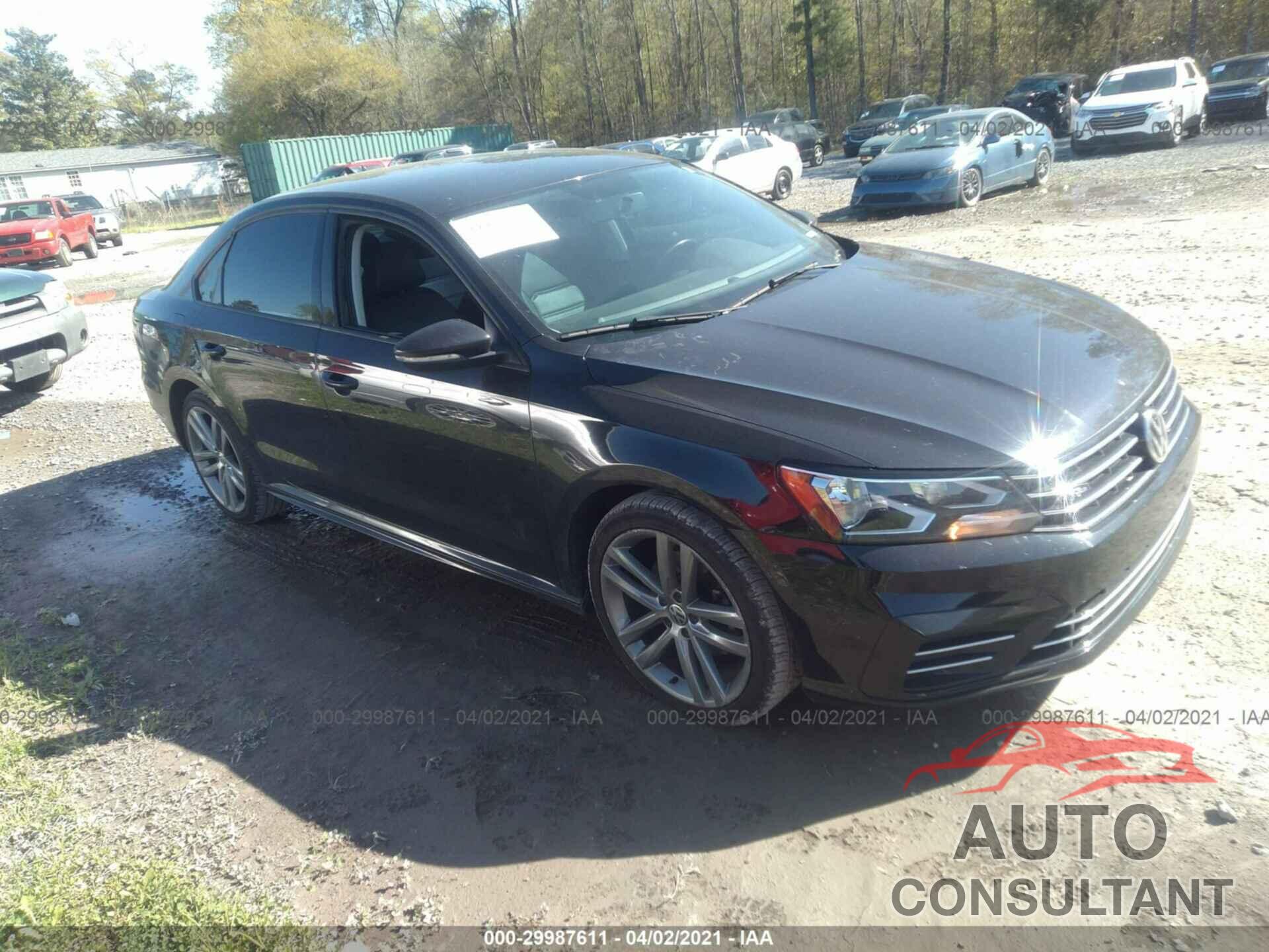 VOLKSWAGEN PASSAT 2018 - 1VWAA7A31JC026123