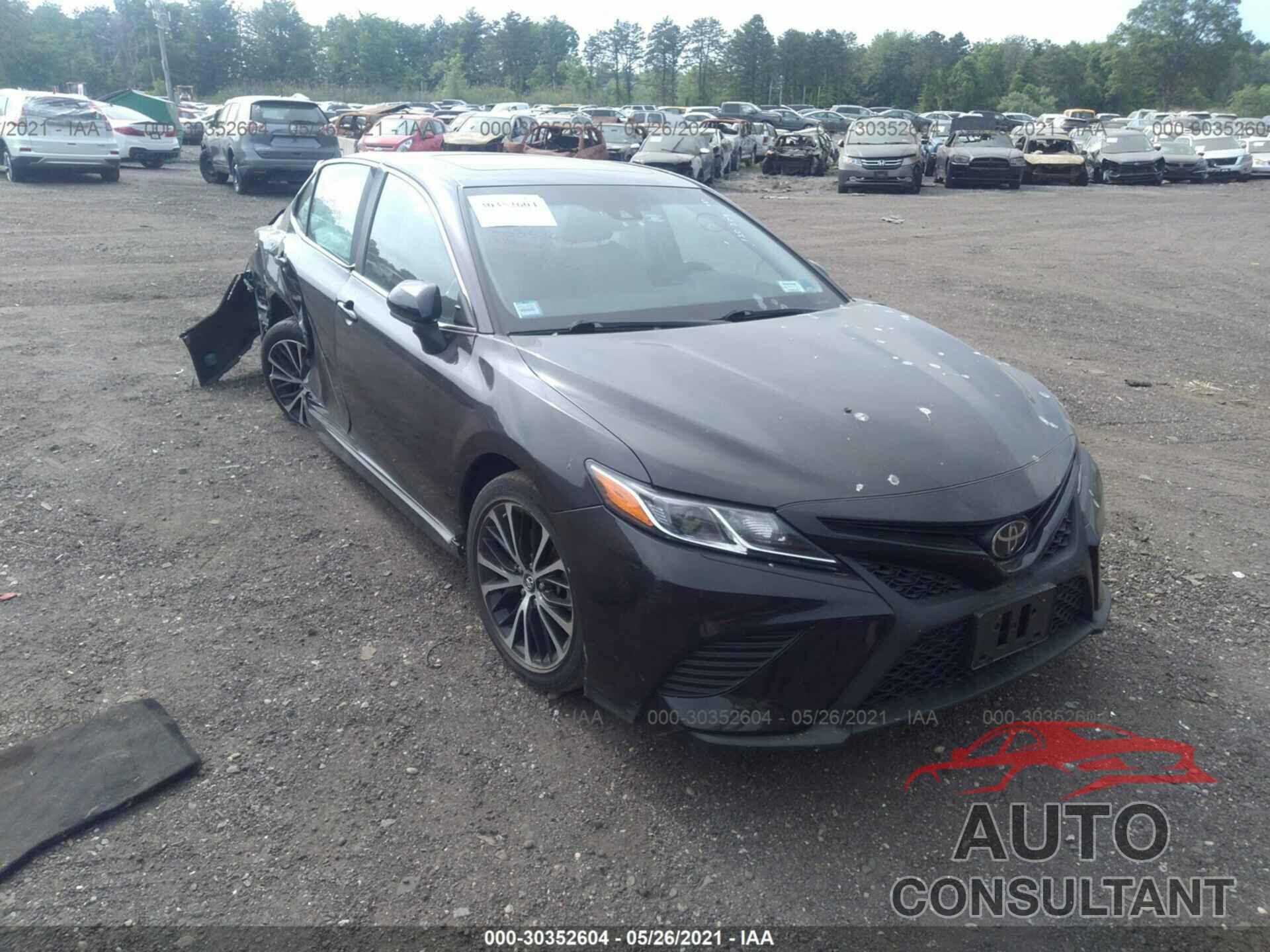 TOYOTA CAMRY 2018 - 4T1B11HK0JU120209