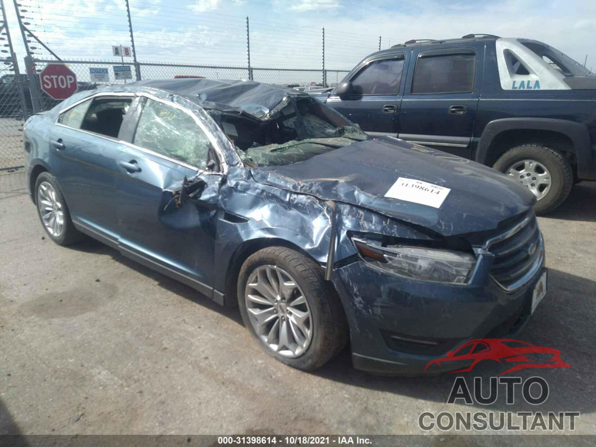 FORD TAURUS 2018 - 1FAHP2F82JG109727