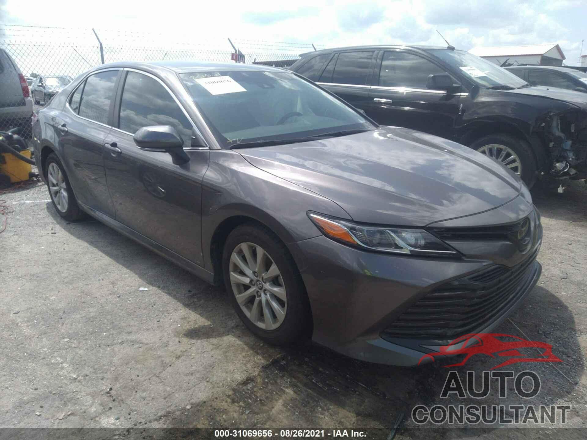 TOYOTA CAMRY 2018 - 4T1B11HK3JU011436