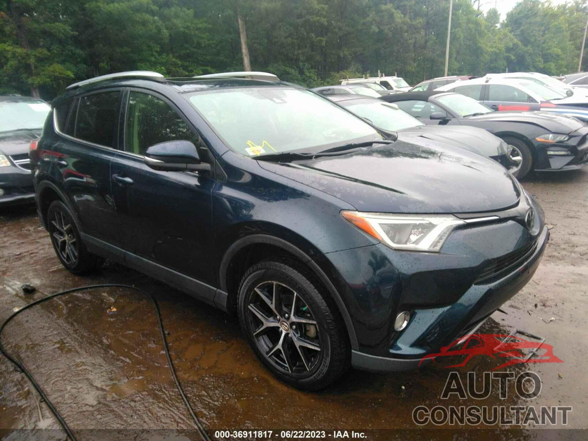 TOYOTA RAV4 2018 - JTMRFREV3JJ743830