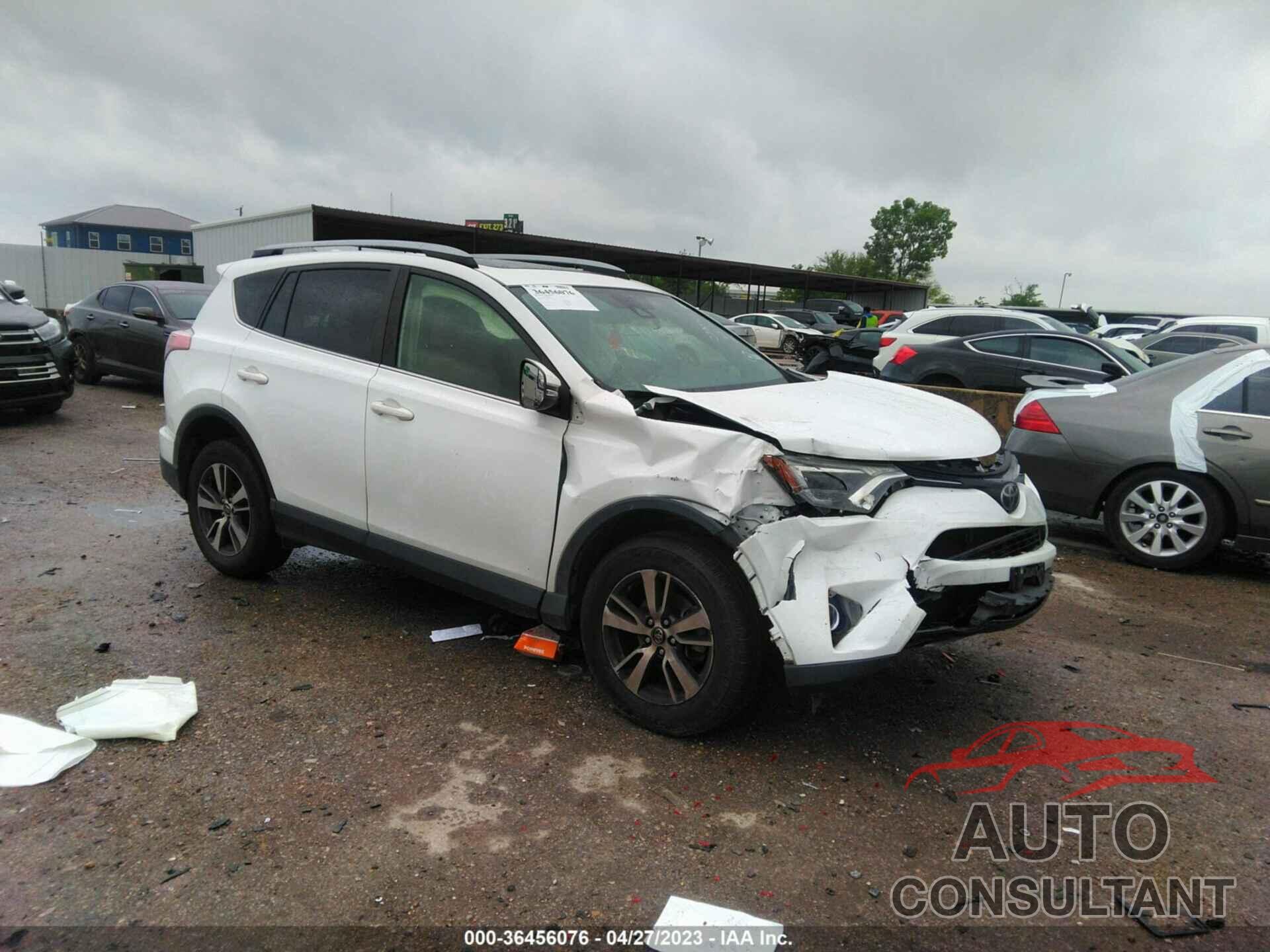 TOYOTA RAV4 2017 - JTMWFREV5HD097573