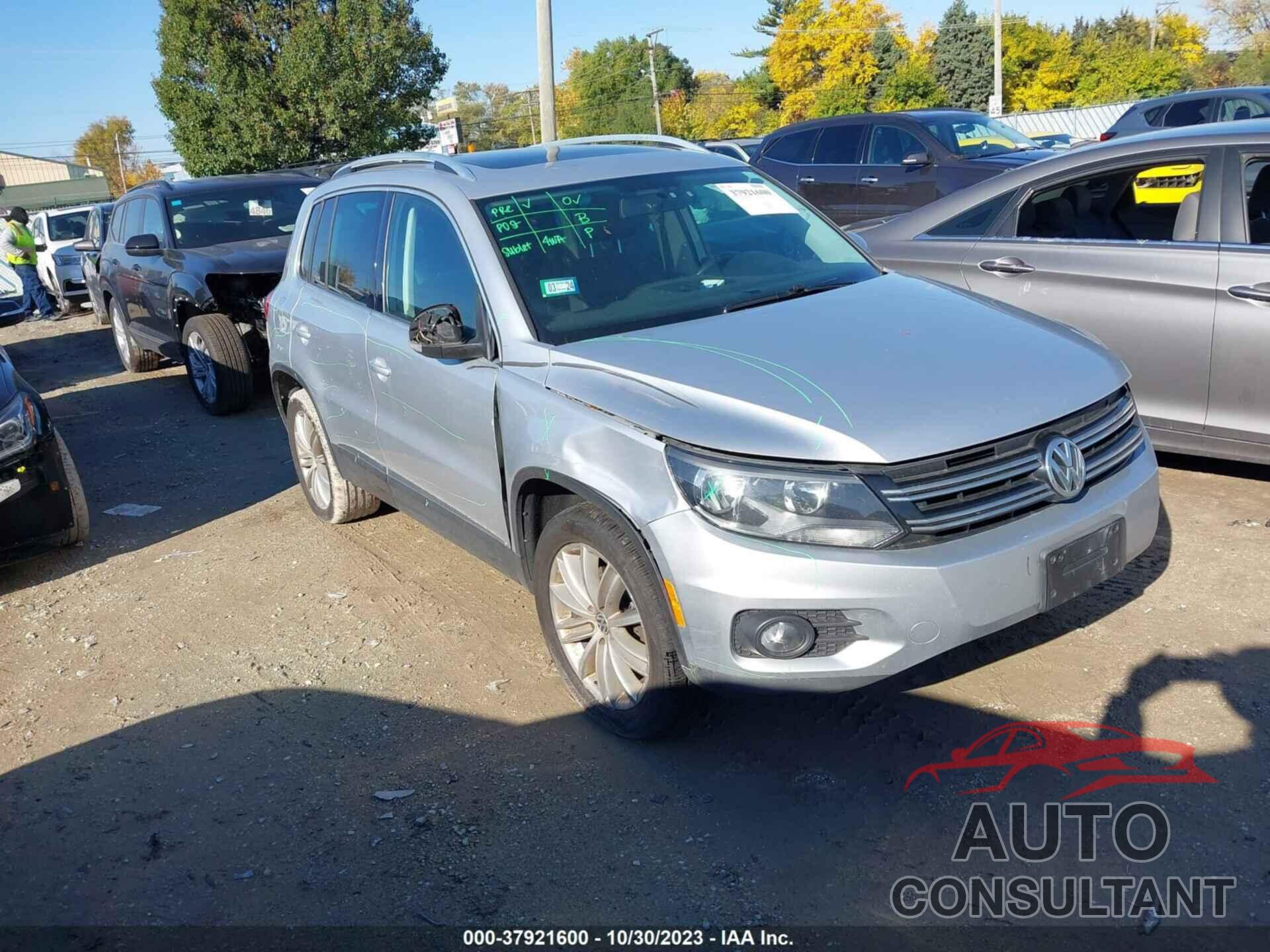 VOLKSWAGEN TIGUAN 2015 - WVGBV7AX6FW565157