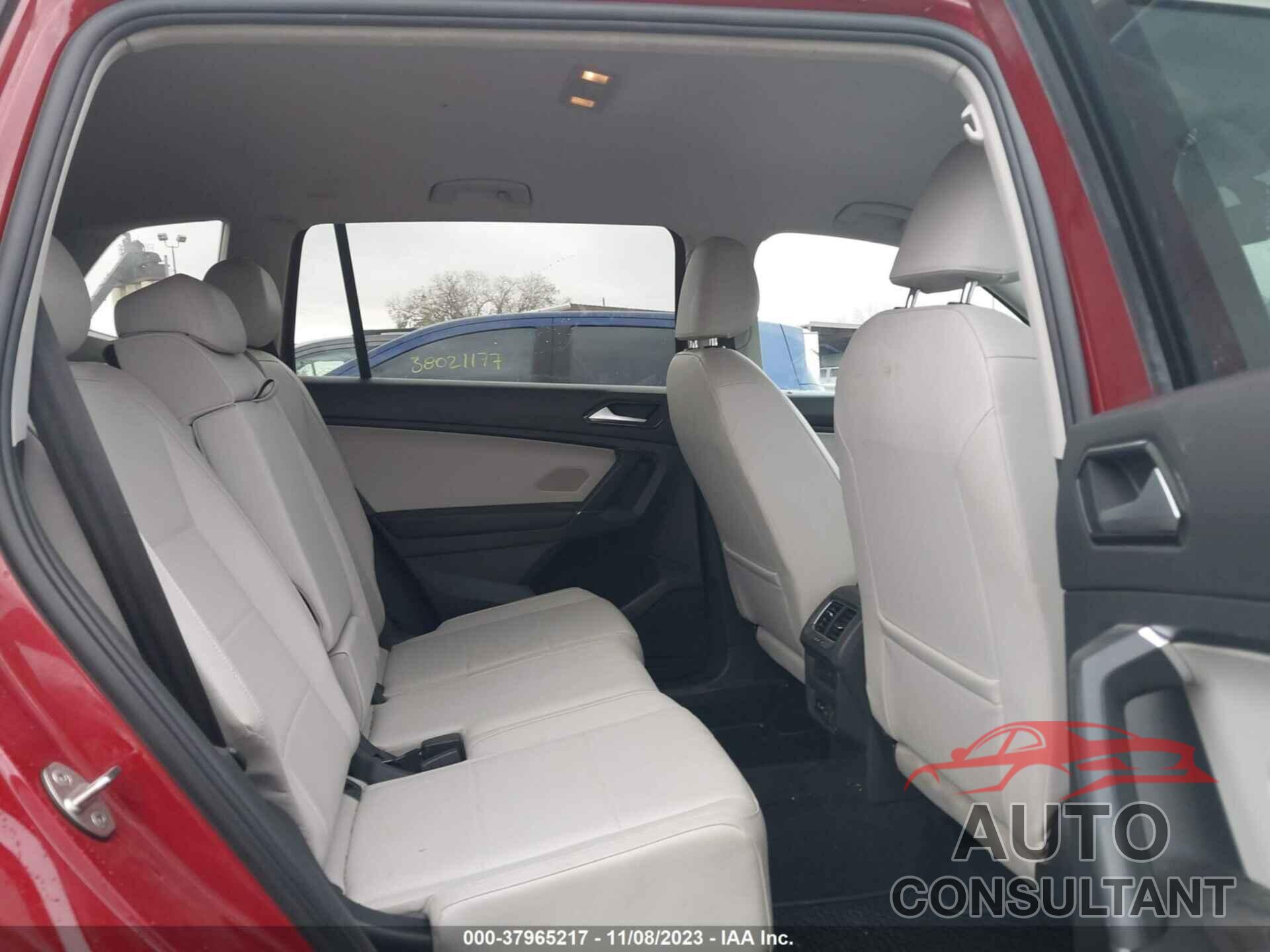 VOLKSWAGEN TIGUAN 2018 - 3VV2B7AX4JM082340