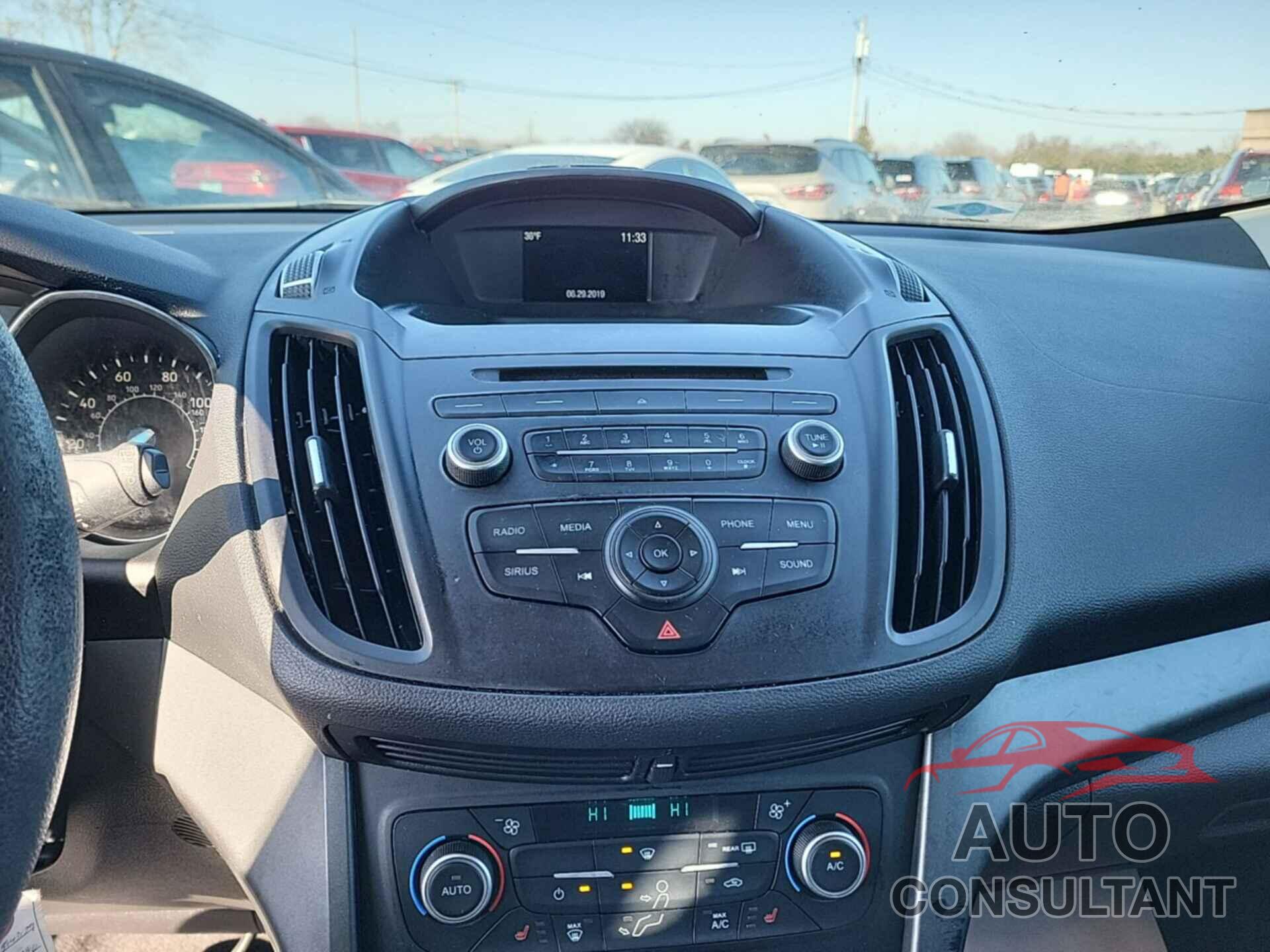 FORD ESCAPE 2018 - 1FMCU0GD2JUC50016