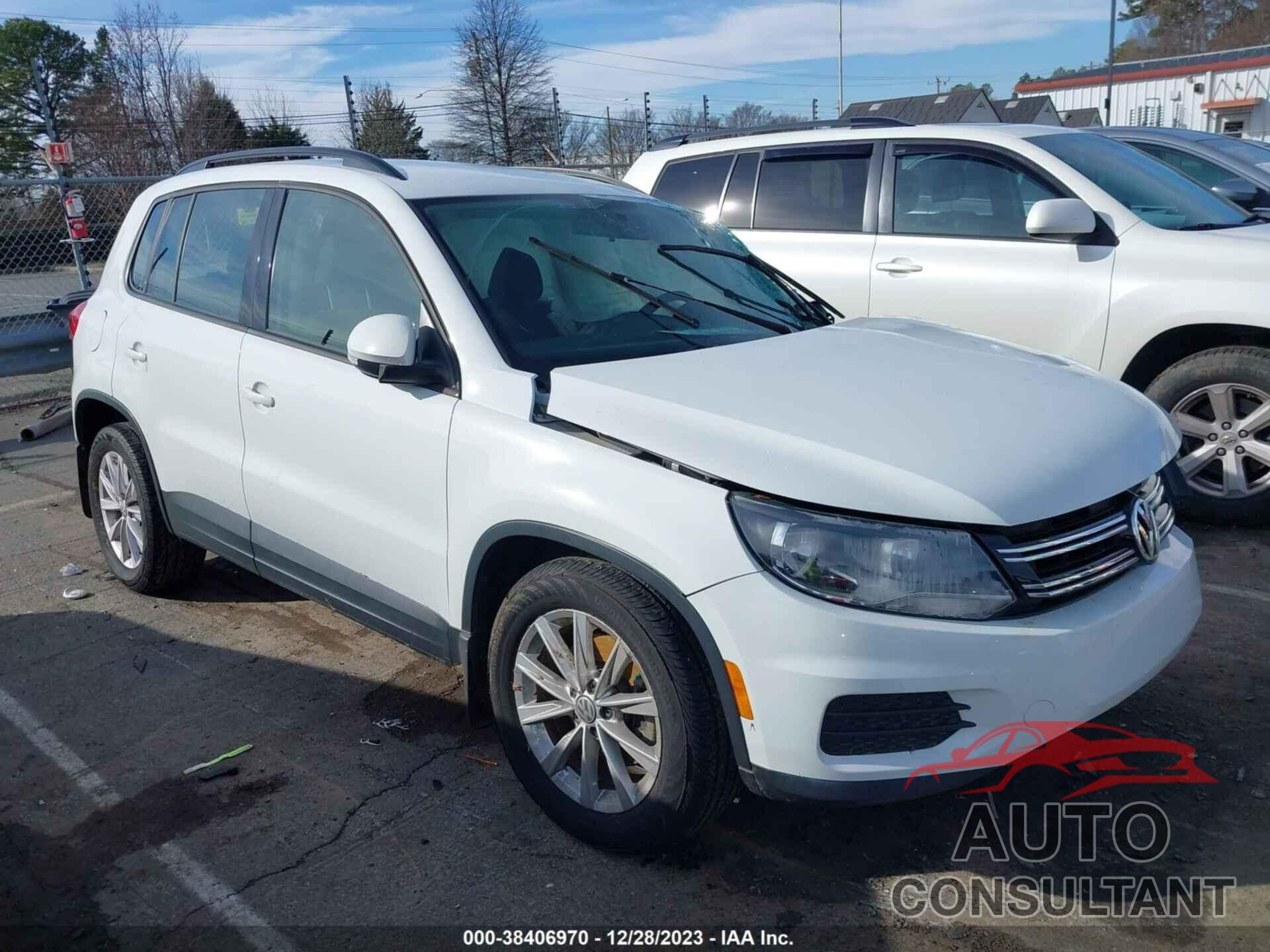 VOLKSWAGEN TIGUAN 2017 - WVGBV7AX2HK054846