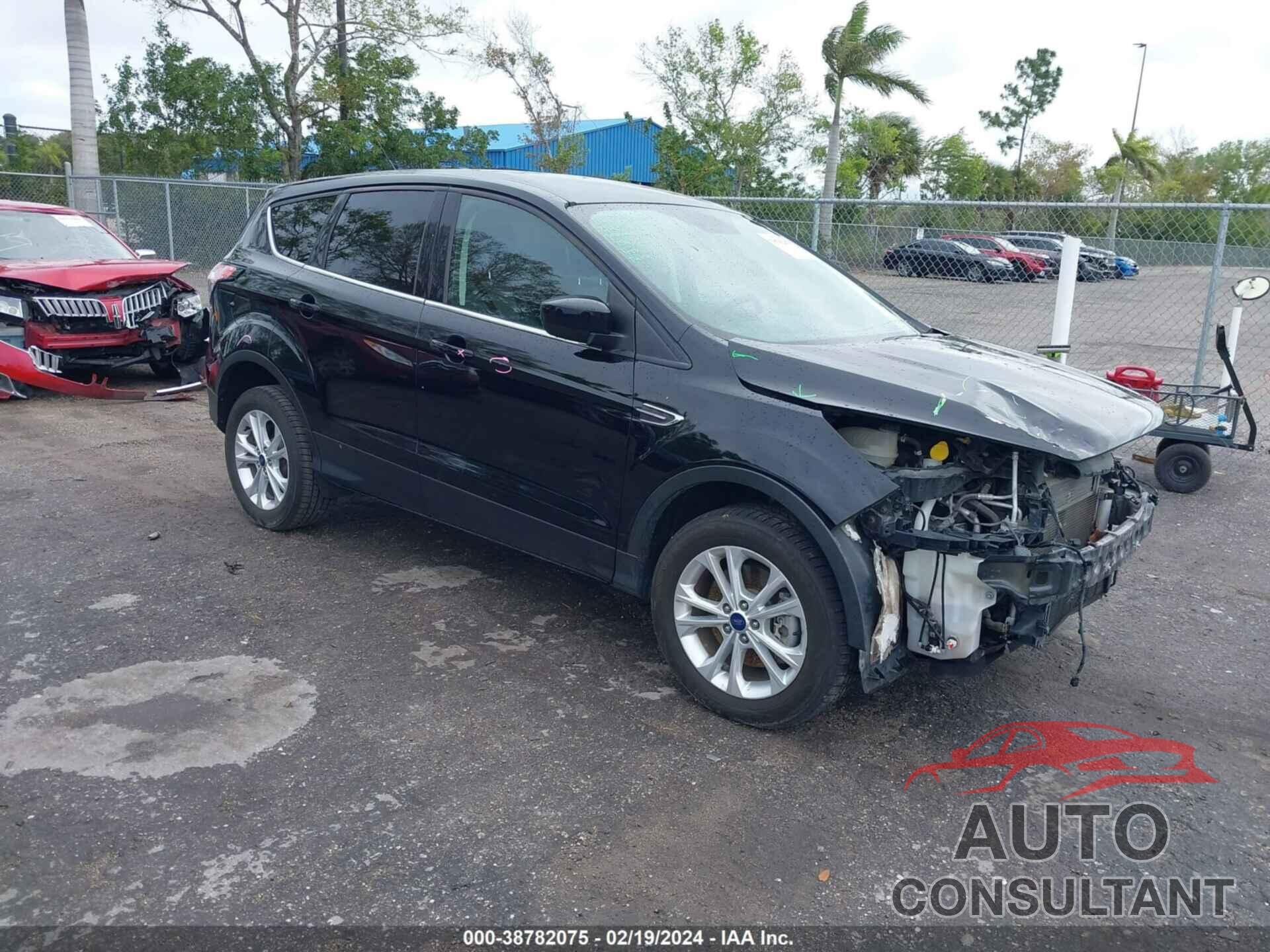 FORD ESCAPE 2017 - 1FMCU9GD6HUF08309