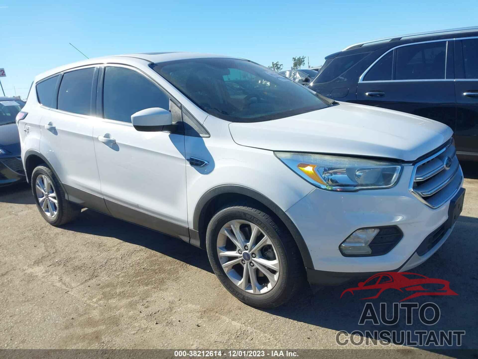 FORD ESCAPE 2017 - 1FMCU0G95HUC53580
