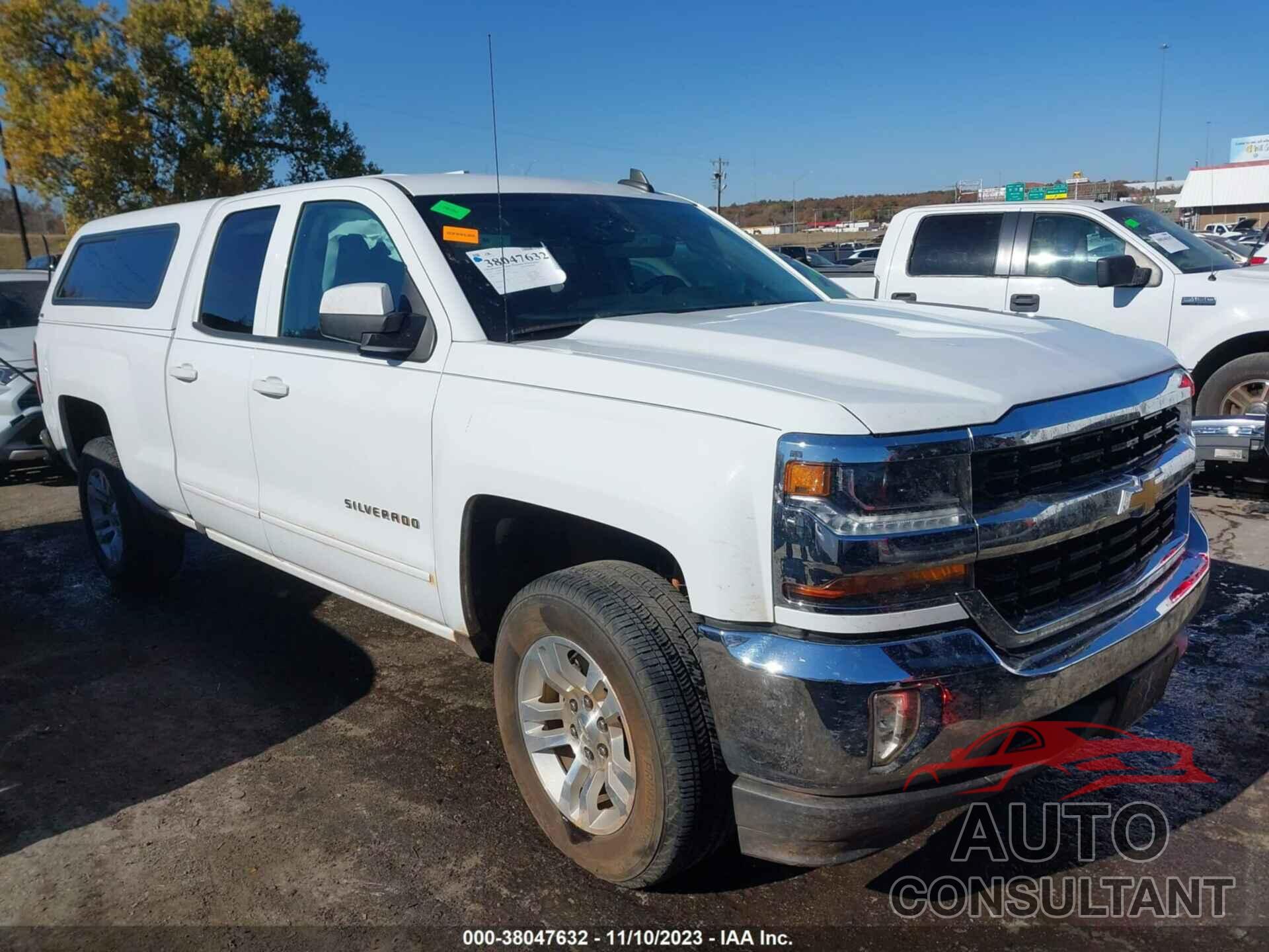 CHEVROLET SILVERADO 1500 2018 - 2GCRCREC8J1100147