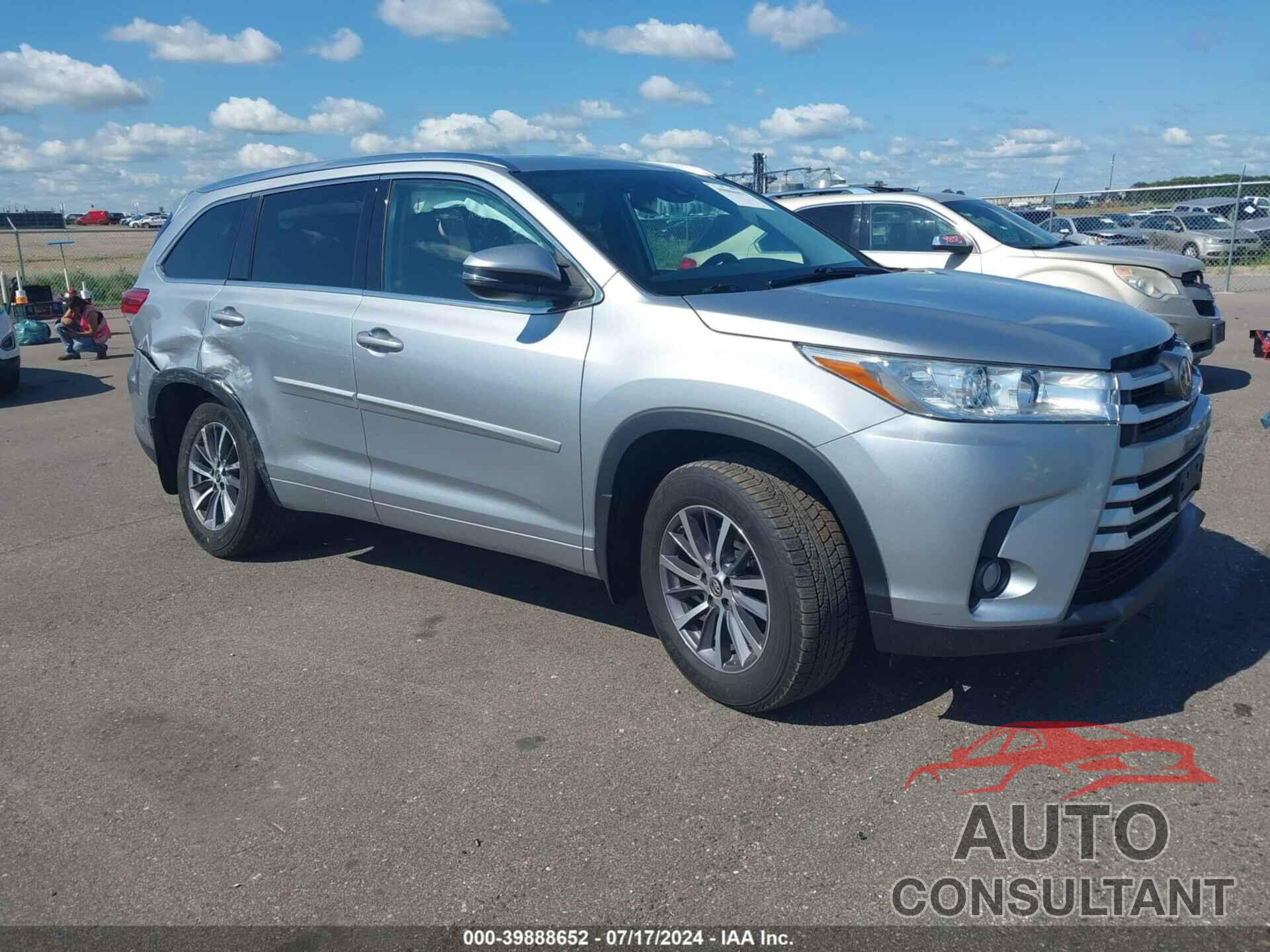 TOYOTA HIGHLANDER 2018 - 5TDJZRFH8JS808736