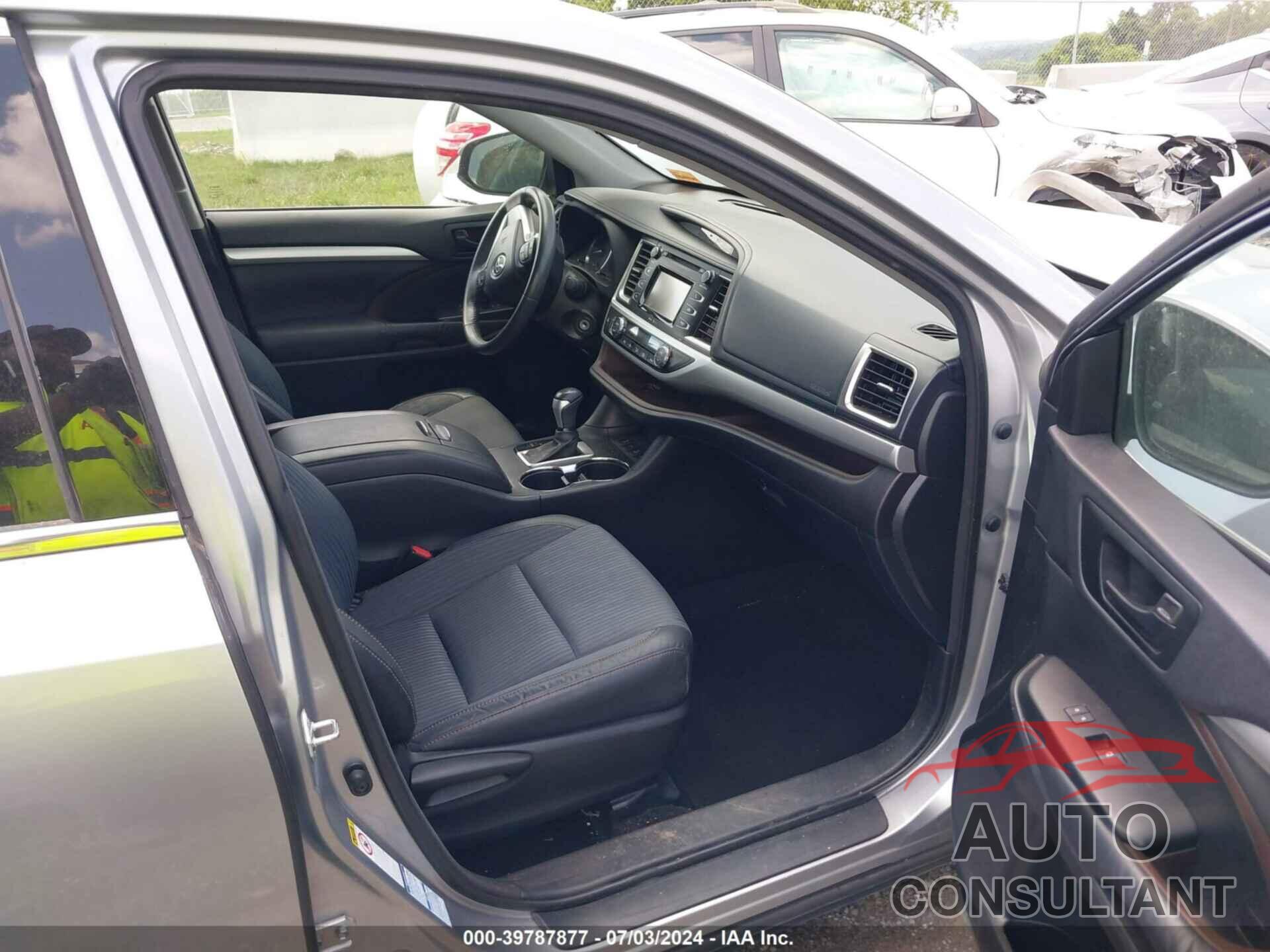 TOYOTA HIGHLANDER 2015 - 5TDBKRFH4FS117638