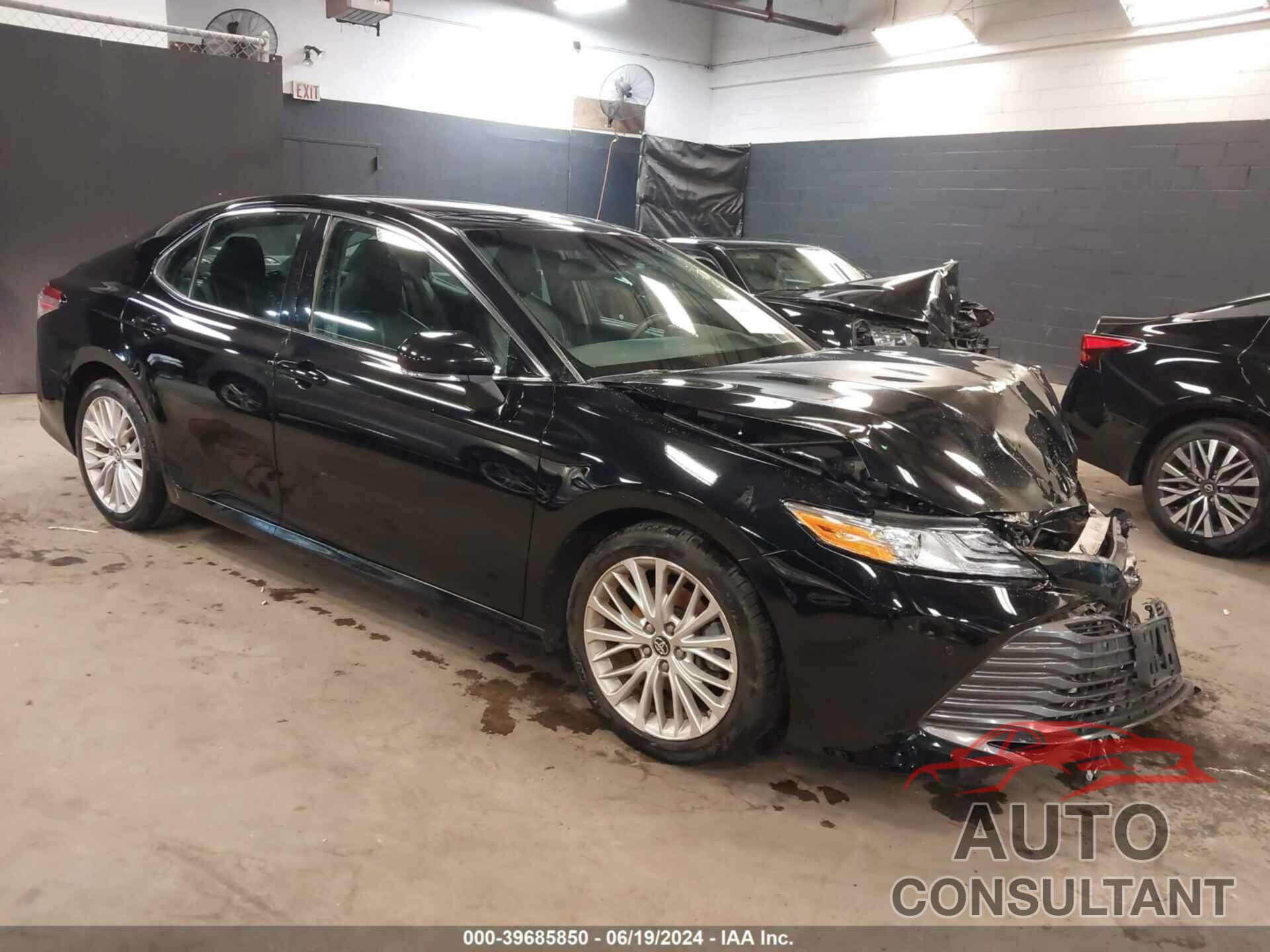 TOYOTA CAMRY 2018 - 4T1B11HK6JU529671