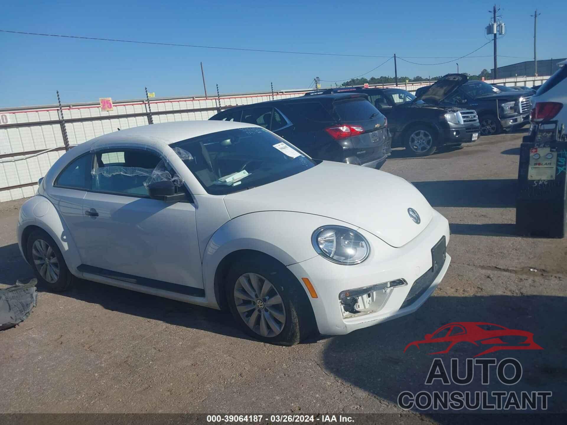 VOLKSWAGEN BEETLE 2018 - 3VWFD7AT2JM702686