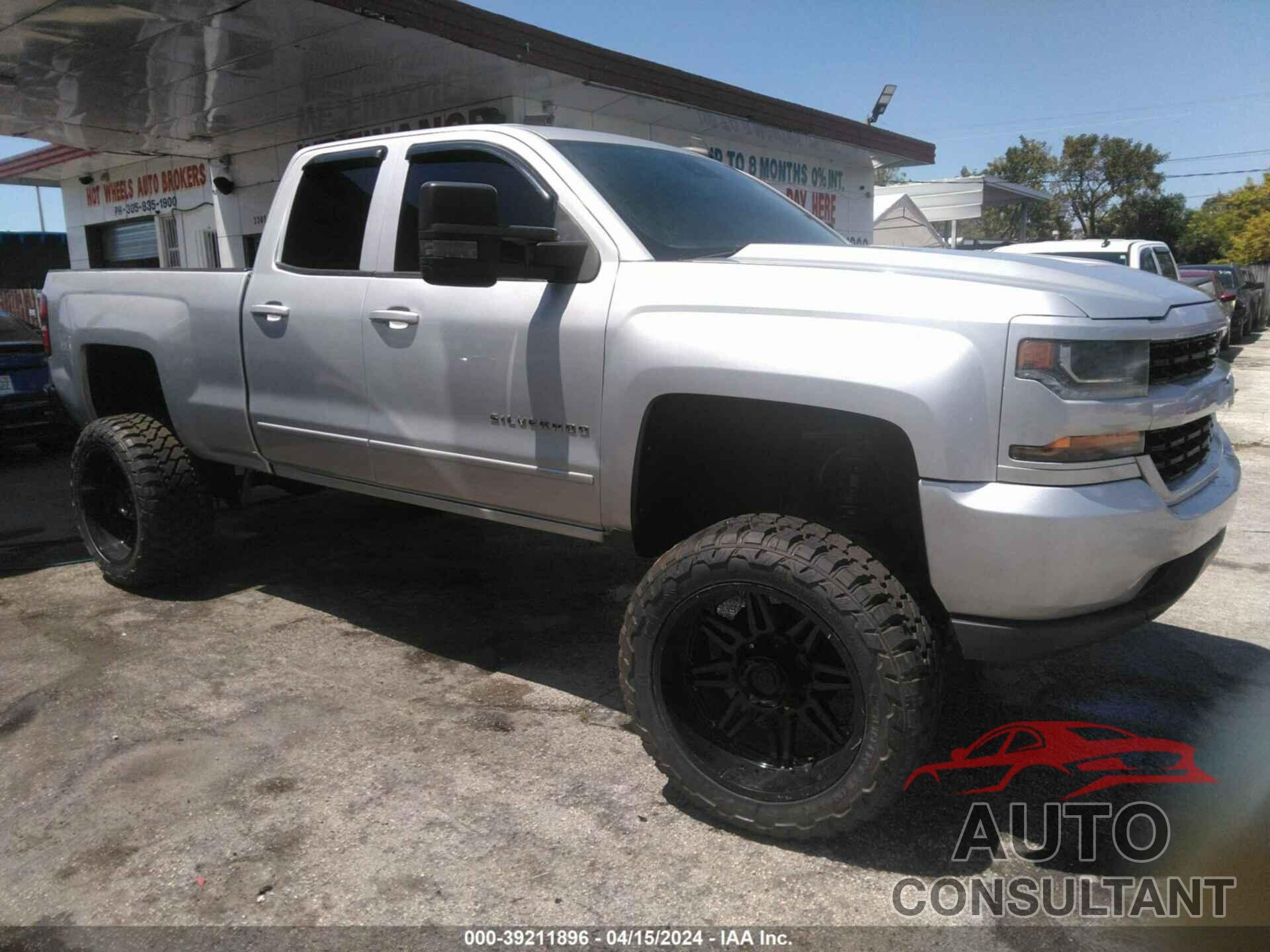 CHEVROLET SILVERADO 1500 2018 - 1GCVKREC9JZ180552